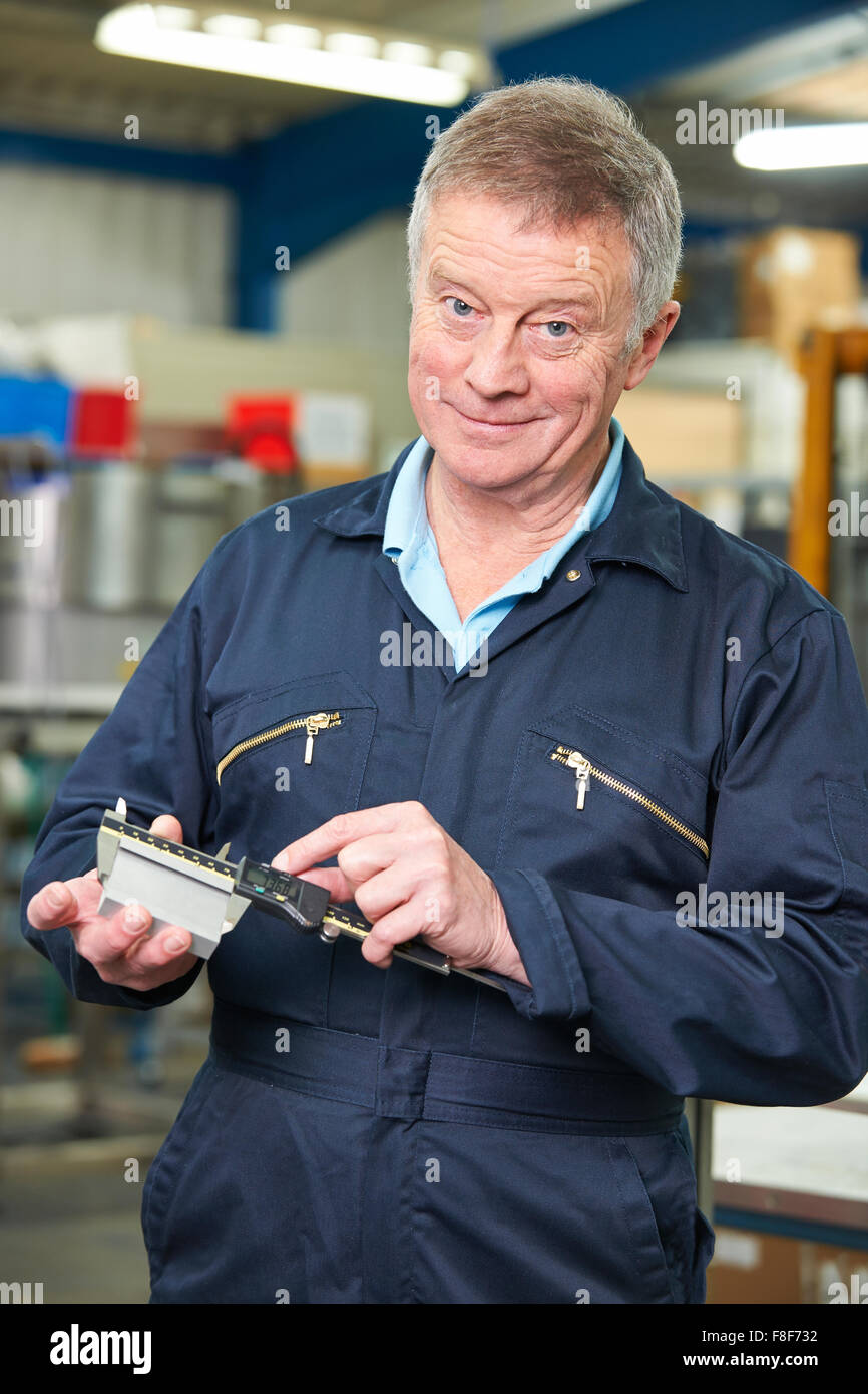 Composant de mesure ingénieur avec micromètre Banque D'Images