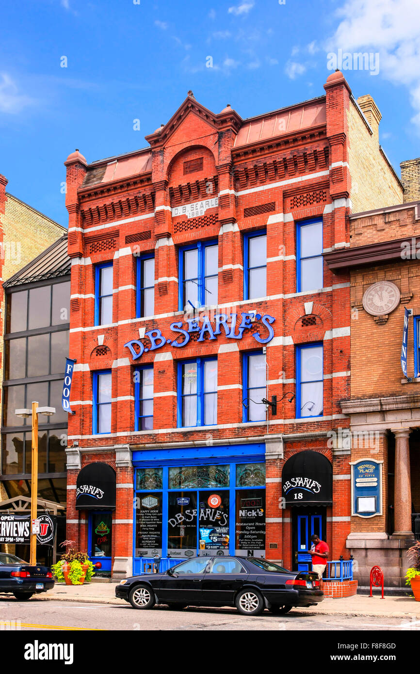 D.B. Le restaurant de Searle sur la 5e Avenue Sud, dans le quartier historique du centre-ville de St. Cloud Minnesota Banque D'Images