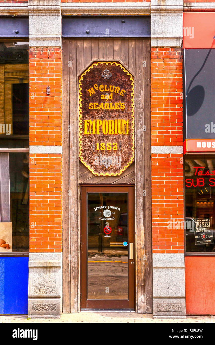 McClure & Searle's Emporium sur 5th Avenue South dans le quartier historique du centre-ville de St. Cloud Minnesota Banque D'Images