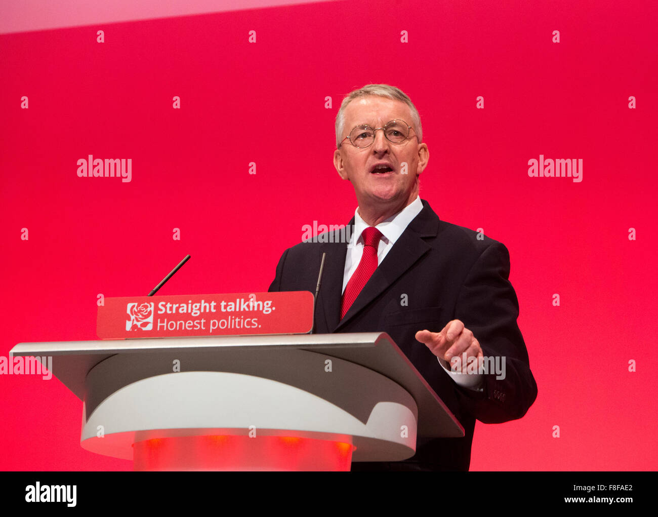 Le secrétaire aux affaires étrangères de l'ombre, Hilary Benn, prend la parole à la conférence du parti travailliste à Brighton Banque D'Images