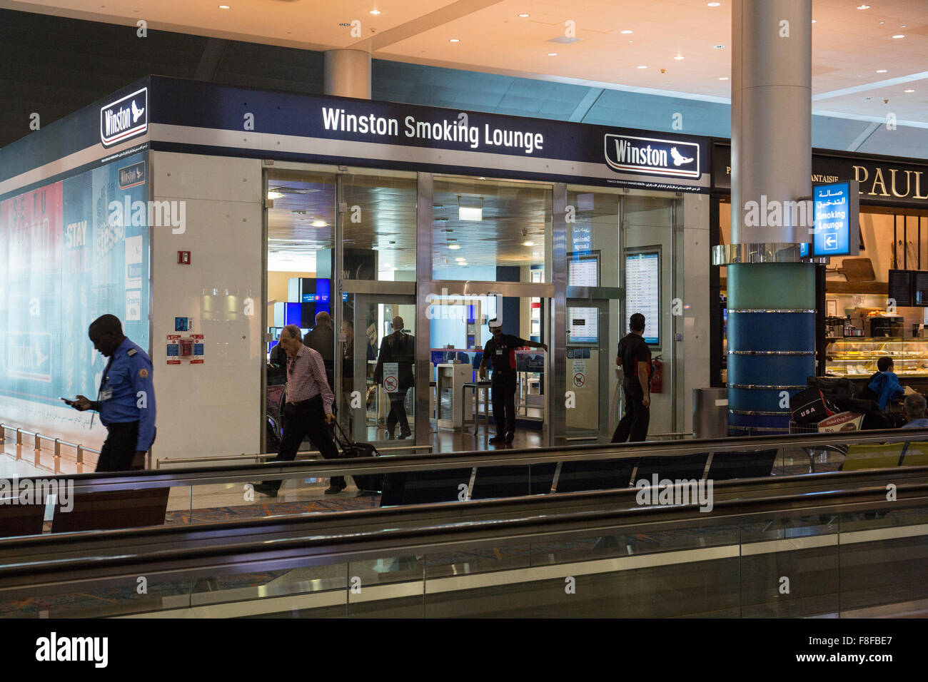Winston salon fumeurs à l'aéroport de Dubaï Banque D'Images, Photo