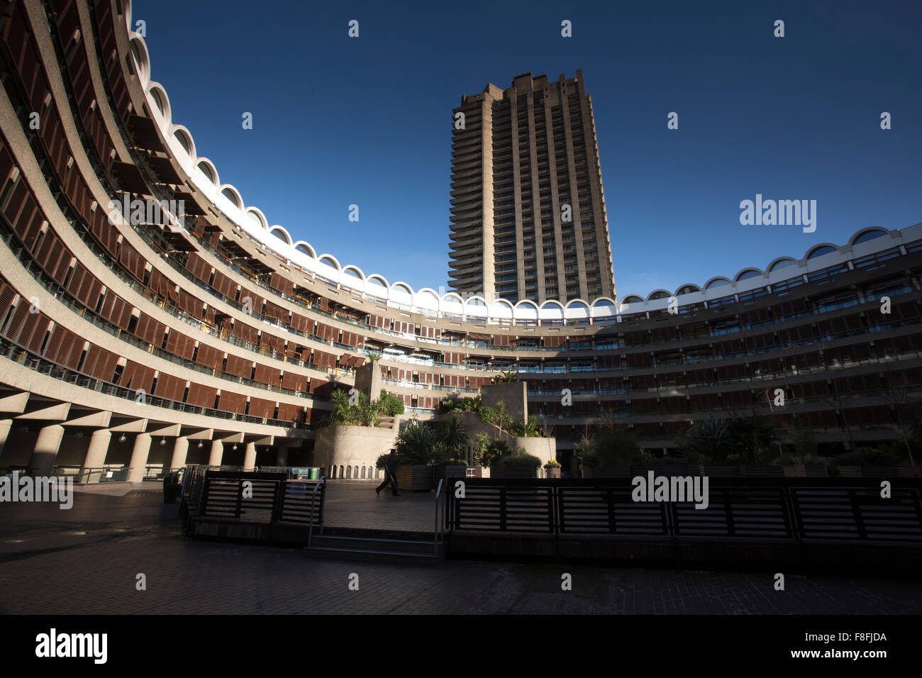 Offres et demandes de Barbican, Londres comme l'une des meilleurs exemples de l'architecture brutaliste, London, England, UK Banque D'Images