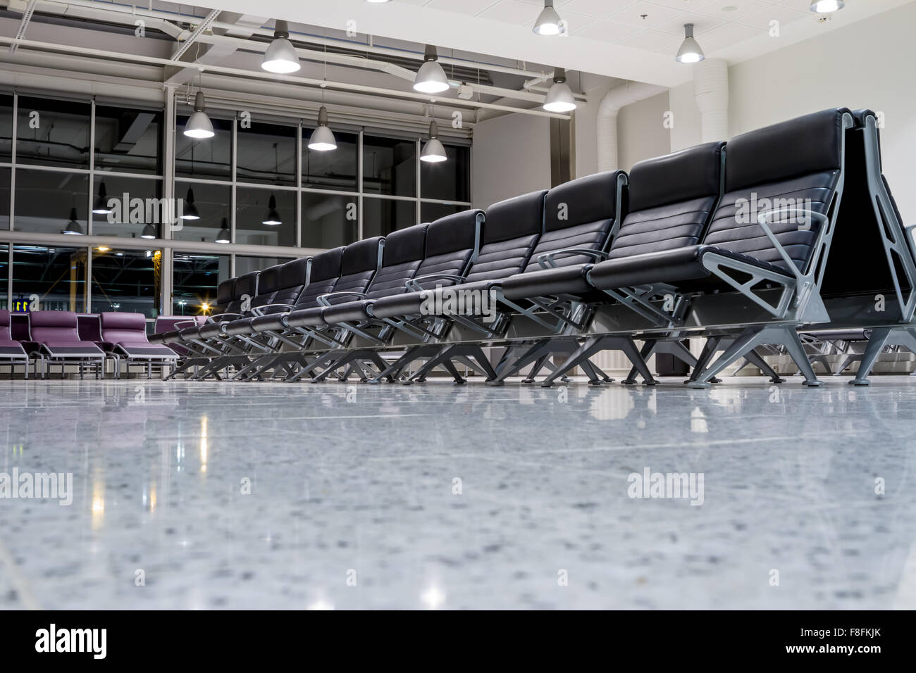 Dans la salle d'attente sont ce qu'il y a beaucoup de chaises Banque D'Images