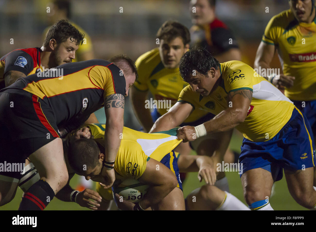Pour Paulo, SP, BRÉSIL. 9Th Jul 2015. Sao Paulo. SP. Le Brésil. 04/12/2015 - Sport - Rugby - Rugby équipe nationale brésilienne fait face à l'Allemagne dans le stade de Pacaembu, pour Paulo, ce vendredi (04), le Super Challenge Rugby BRA XV. Le jeu de rugby à cet endroit montre la croissance du sport dans le pays et est un grand pas pour la massification du sport. Photo : Dorivan Marinho/Midas Presse © csm/Alamy Live News Banque D'Images