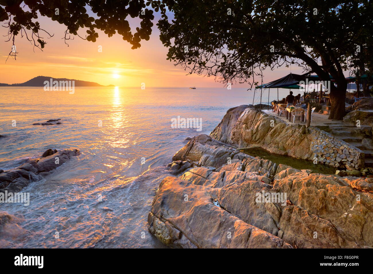 Thaïlande - l'île de Phuket, Patong Beach, l'heure du coucher du soleil scenery Banque D'Images