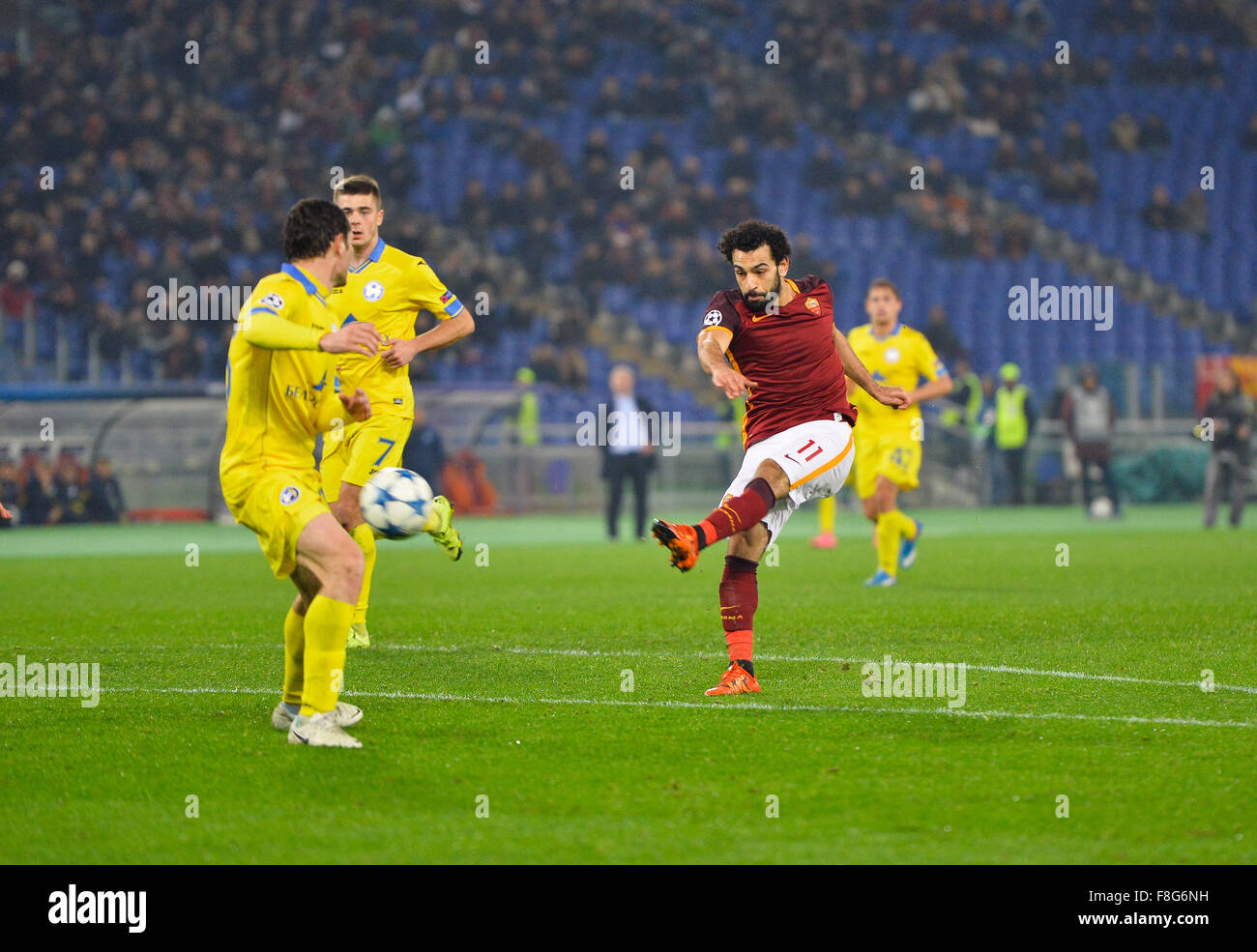 Rome, Italie. 09Th Dec, 2015. Mohamed Salah lors de la Ligue des champions match de football AS Roma vs C.F. Bate Borisov au Stade olympique à Rome, le 09 décembre 2015. Credit : Silvia Lore'/Alamy Live News Banque D'Images