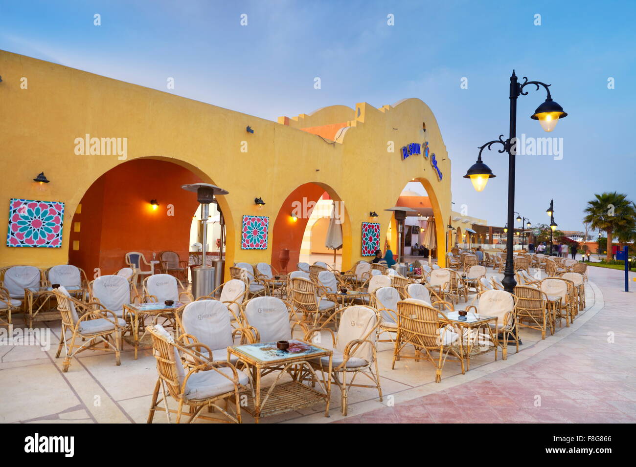 Egypte - Hurghada, port de plaisance, promenade de nuit Banque D'Images