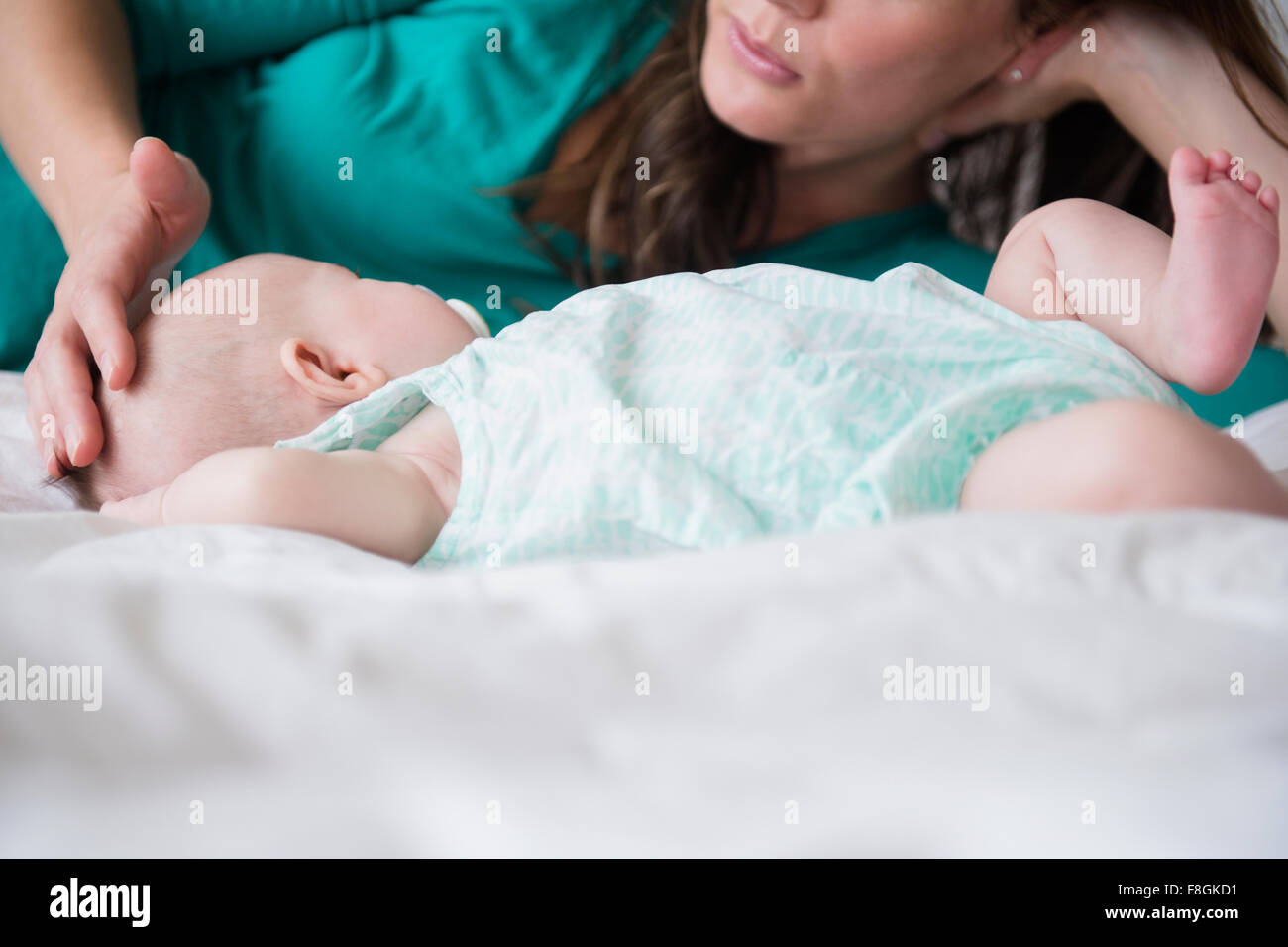 Mère jouant avec sa petite fille Banque D'Images