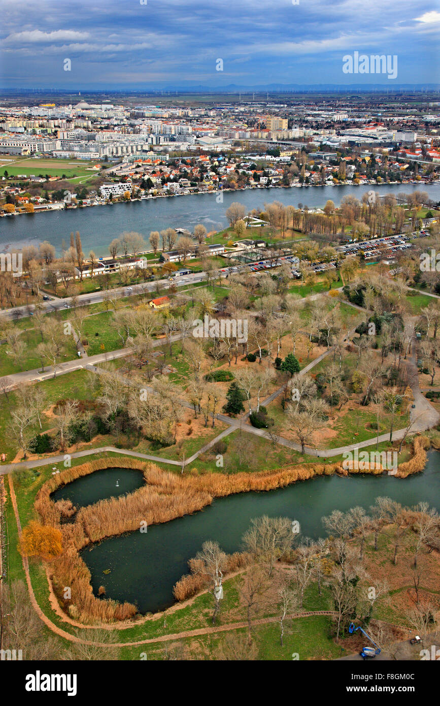 ('Alte Donau Vieux Danube"), Vienne, Autriche. Vue depuis la Tour du Danube (Donauturm). Banque D'Images
