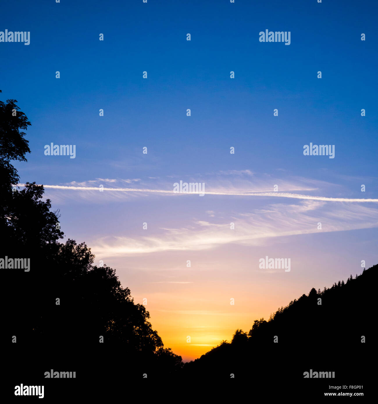 Silhouette de Hills dans le cadre de sunrise sky Banque D'Images