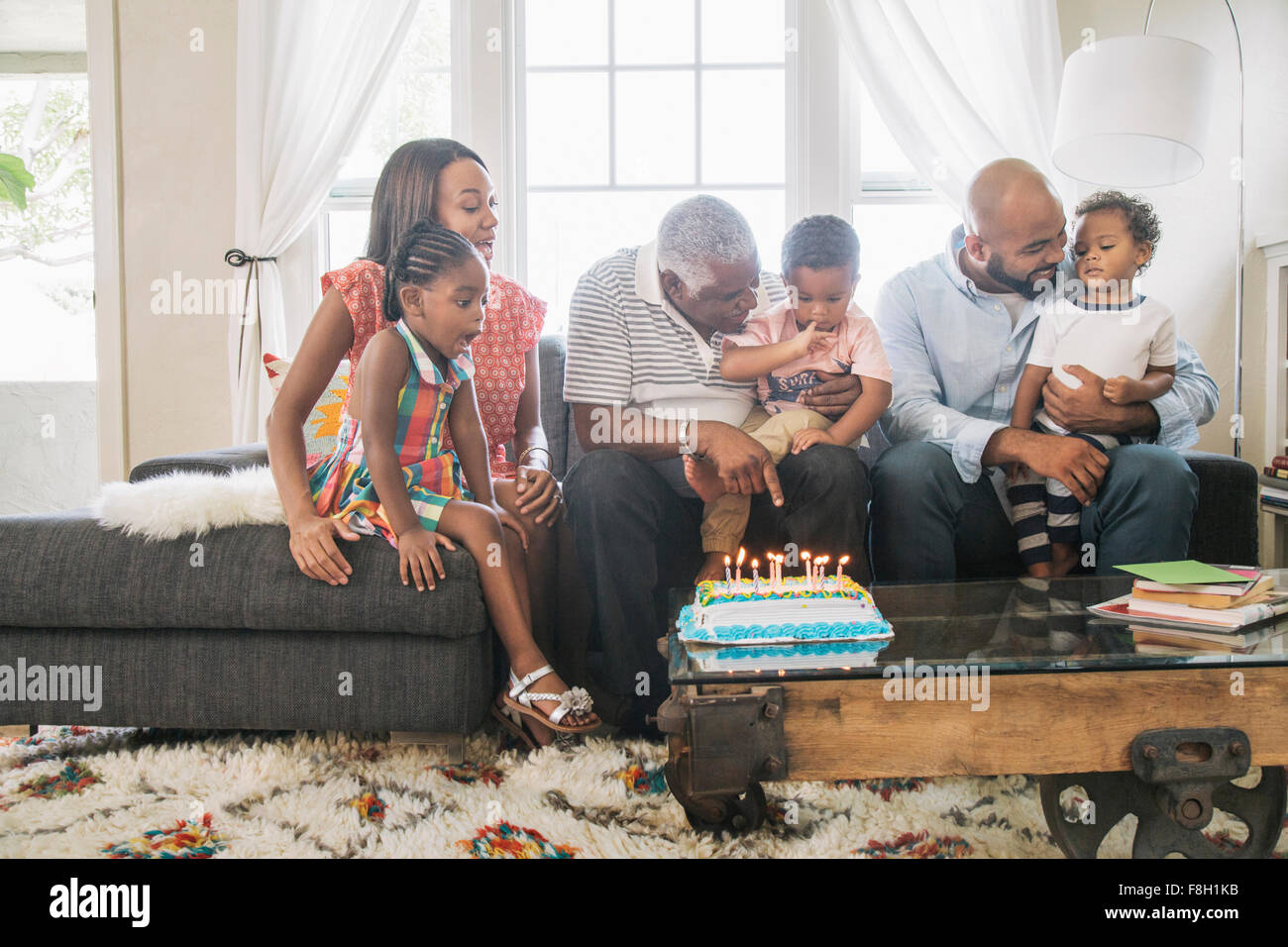 African American family celebrating birthday Banque D'Images
