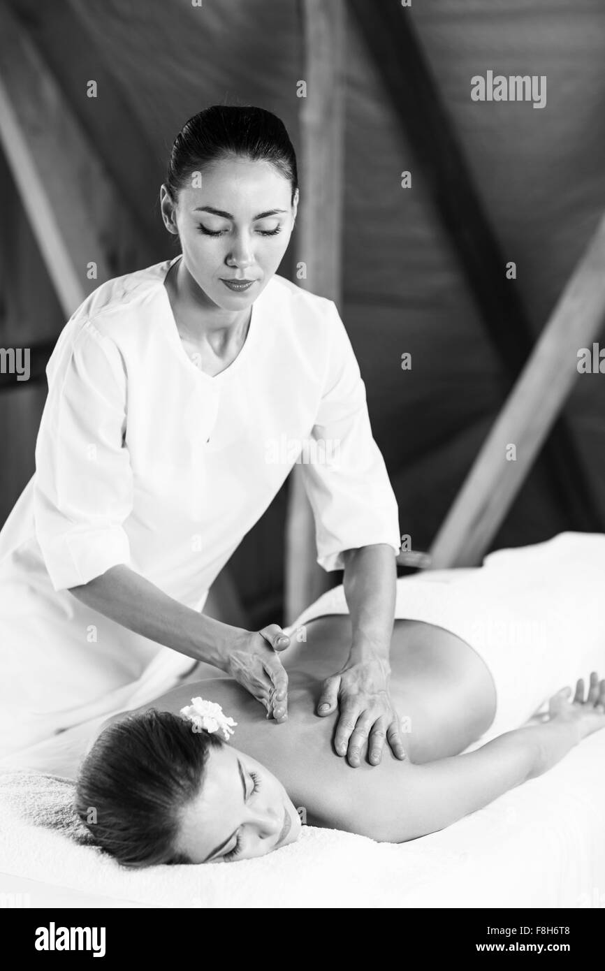 Woman enjoying massage. Banque D'Images