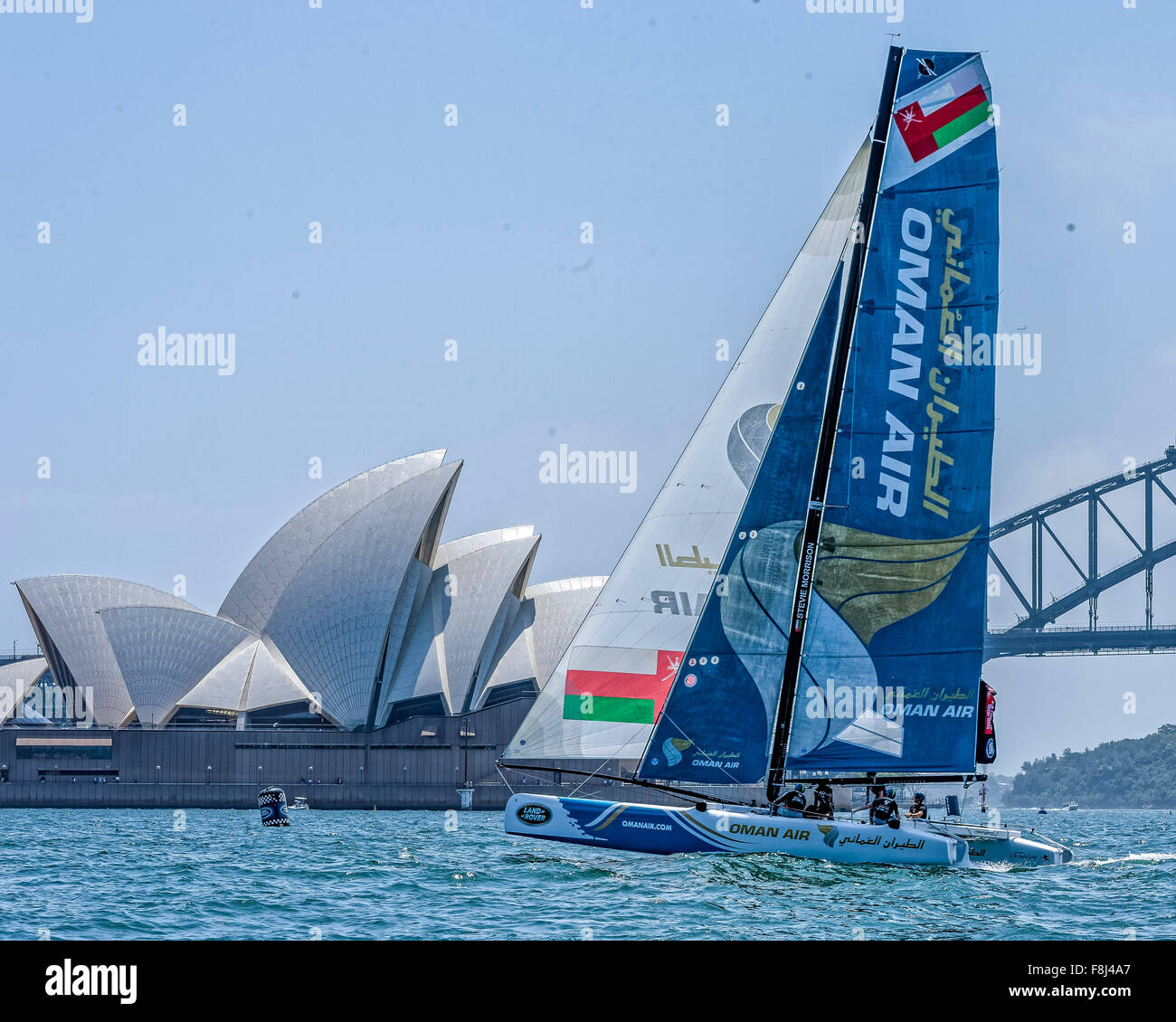 Farm Cove, Sydney, Australie. Dec 10, 2015. Extreme Sailing Act 8. Journée des médias. Oman air (OMA) pratique courses dans Farm Cove, Sydney, Australie. Oman air (OMA) naviguera dans l'Acte final de l'Extreme Sailing Series 2015 à Sydney à partir de la 11-13e décembre 2015. Credit : Action Plus Sport/Alamy Live News Banque D'Images