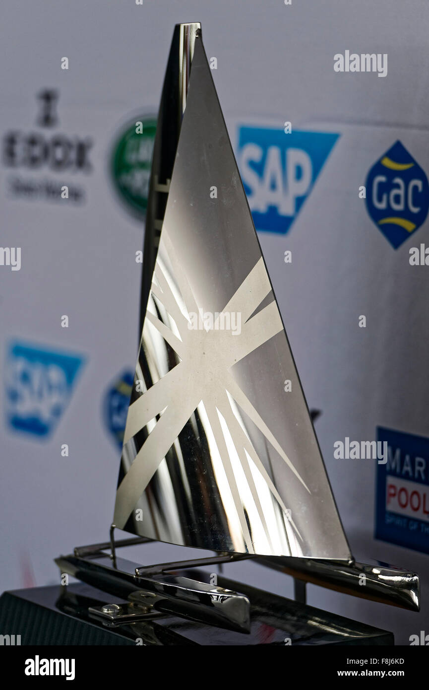 Farm Cove, Sydney, Australie. Dec 10, 2015. Extreme Sailing Act 8. Journée des médias. L'Extreme Sailing Series 2015 Trophyon s'affichent lors de la conférence de presse à Sydney, Australie. Credit : Action Plus Sport/Alamy Live News Banque D'Images