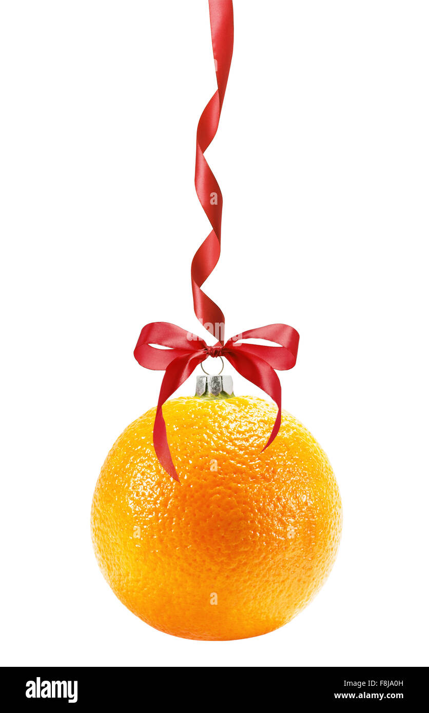 Boule de Noël en forme d'orange isolé sur fond blanc. Banque D'Images