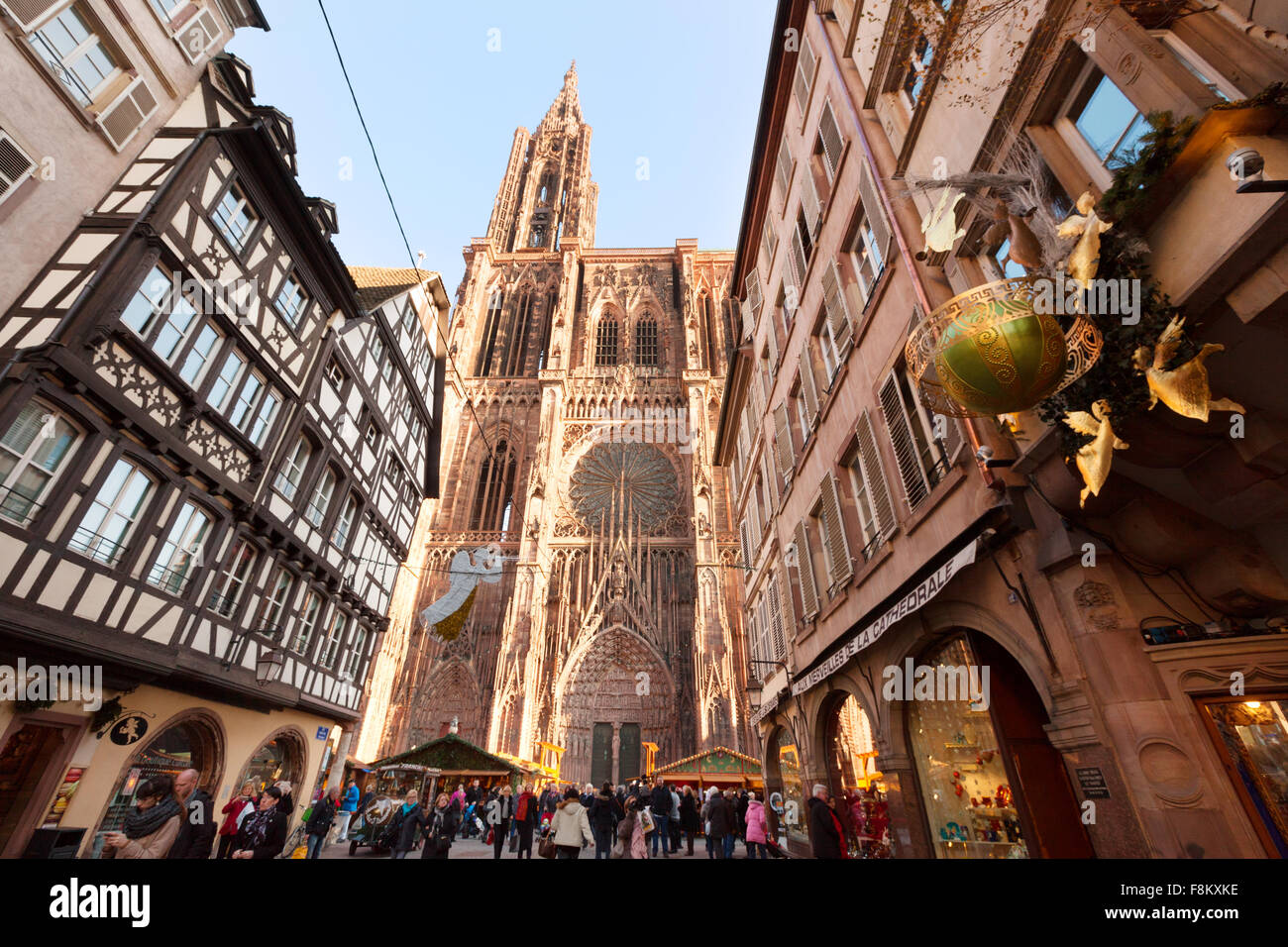 Le centre-ville de Strasbourg, la cathédrale et la vieille ville médiévale de la rue Mercière, Strasbourg, Alsace France Europe Banque D'Images