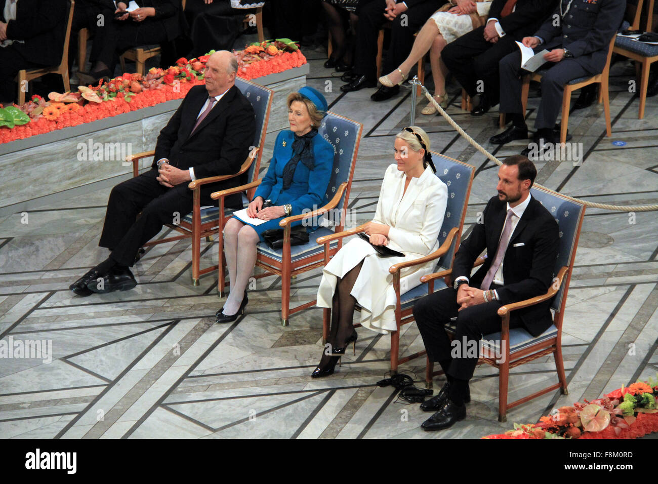 Oslo, Norvège. Dec 10, 2015. Le roi Harald V de Norvège, la reine Sonja, La Princesse héritière Mette-Marit et le Prince héritier Haakon (G à D) assister à la cérémonie de remise des Prix Nobel de la Paix à Oslo, Norvège, 10 décembre 2015. Dirigeants des quatre principales organisations dans le Dialogue National Tunisien Quartet a reçu le Prix Nobel de la Paix 2015 jeudi à une cérémonie à Oslo. Source : Xinhua/Alamy Live News Banque D'Images