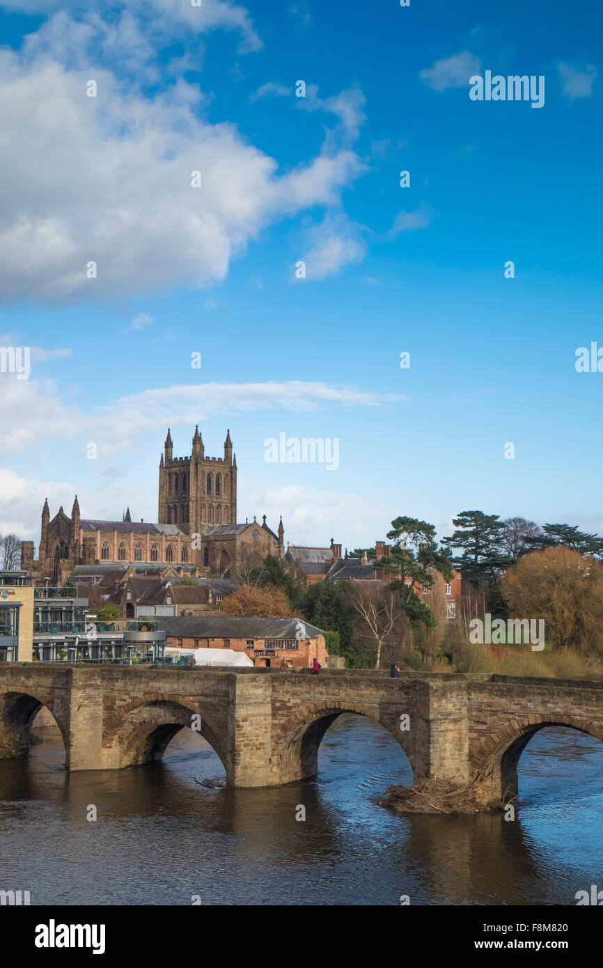 Une vue de la cathédrale de Hereford Hereford ; pont et la rivière Wye Hereford Herefordshire .UK Banque D'Images