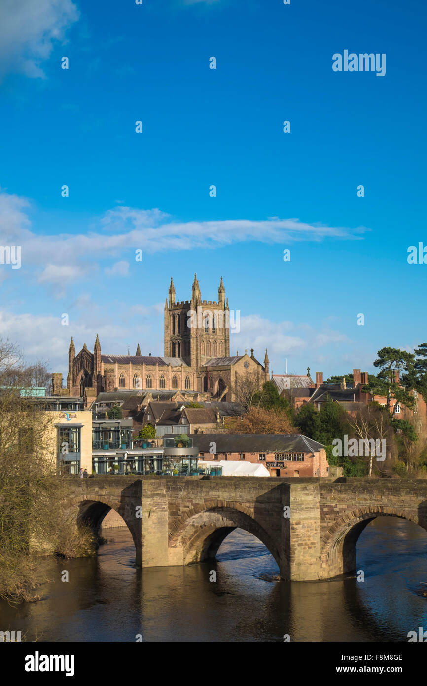 Une vue de la cathédrale de Hereford Hereford ; pont et la rivière Wye Hereford Herefordshire .UK Banque D'Images