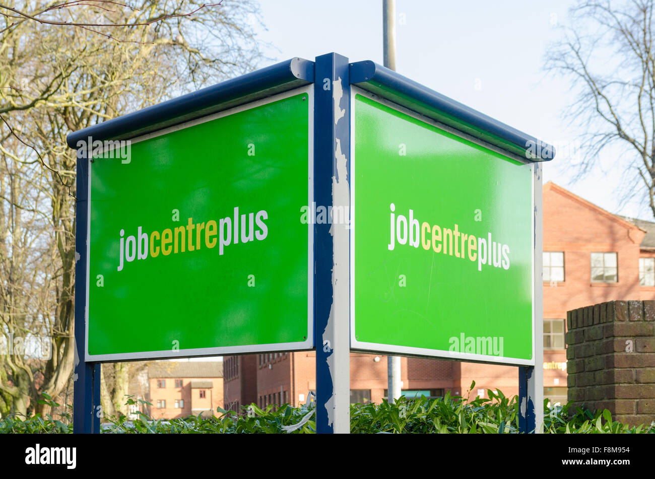 Signe d'un vert vif pour Job Centre Plus en West Bromwich Banque D'Images