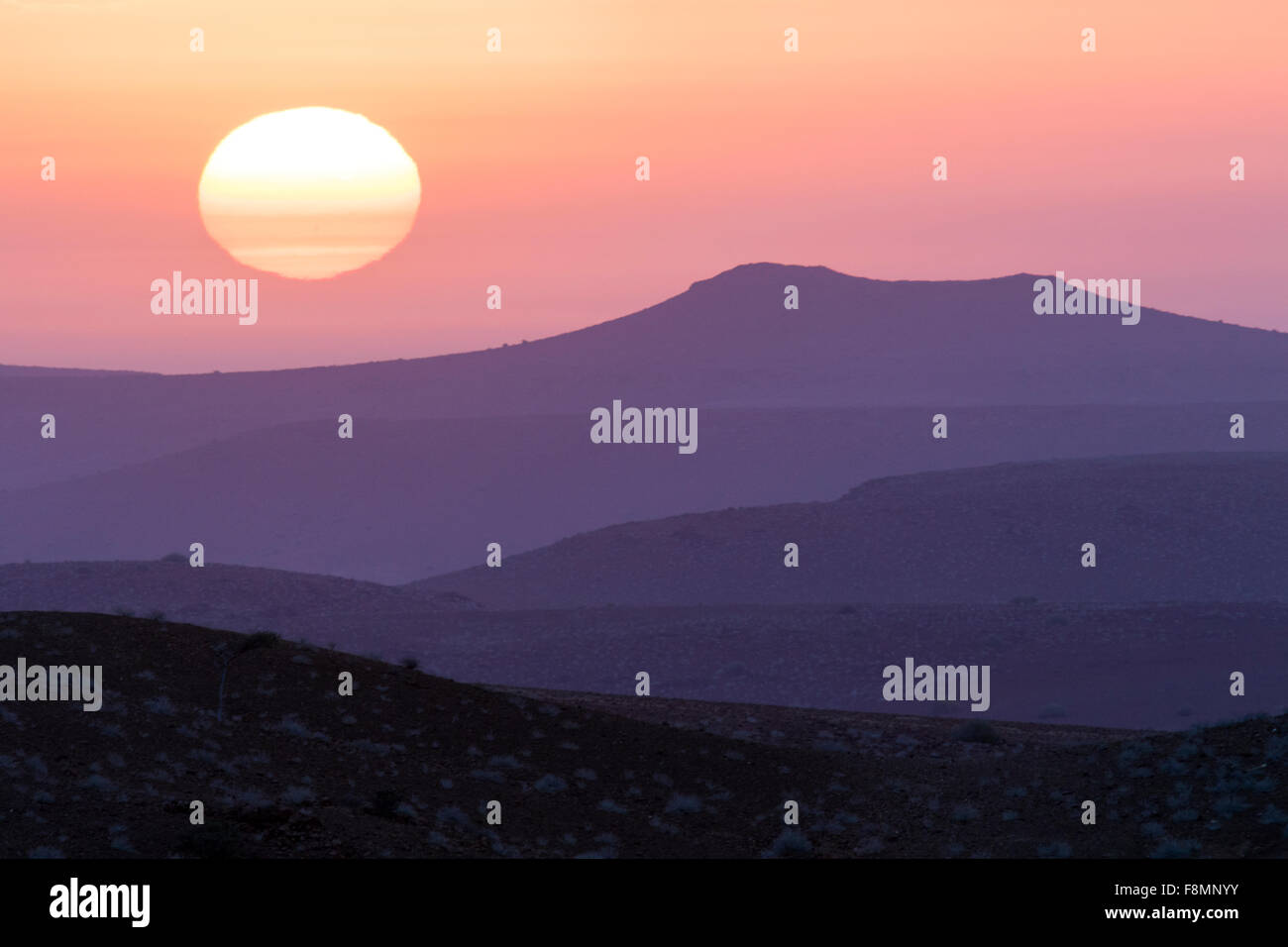 Coucher de soleil sur le Palmwag Conservancy - Desert Rhino camp - Damaraland, Namibie, Afrique Banque D'Images