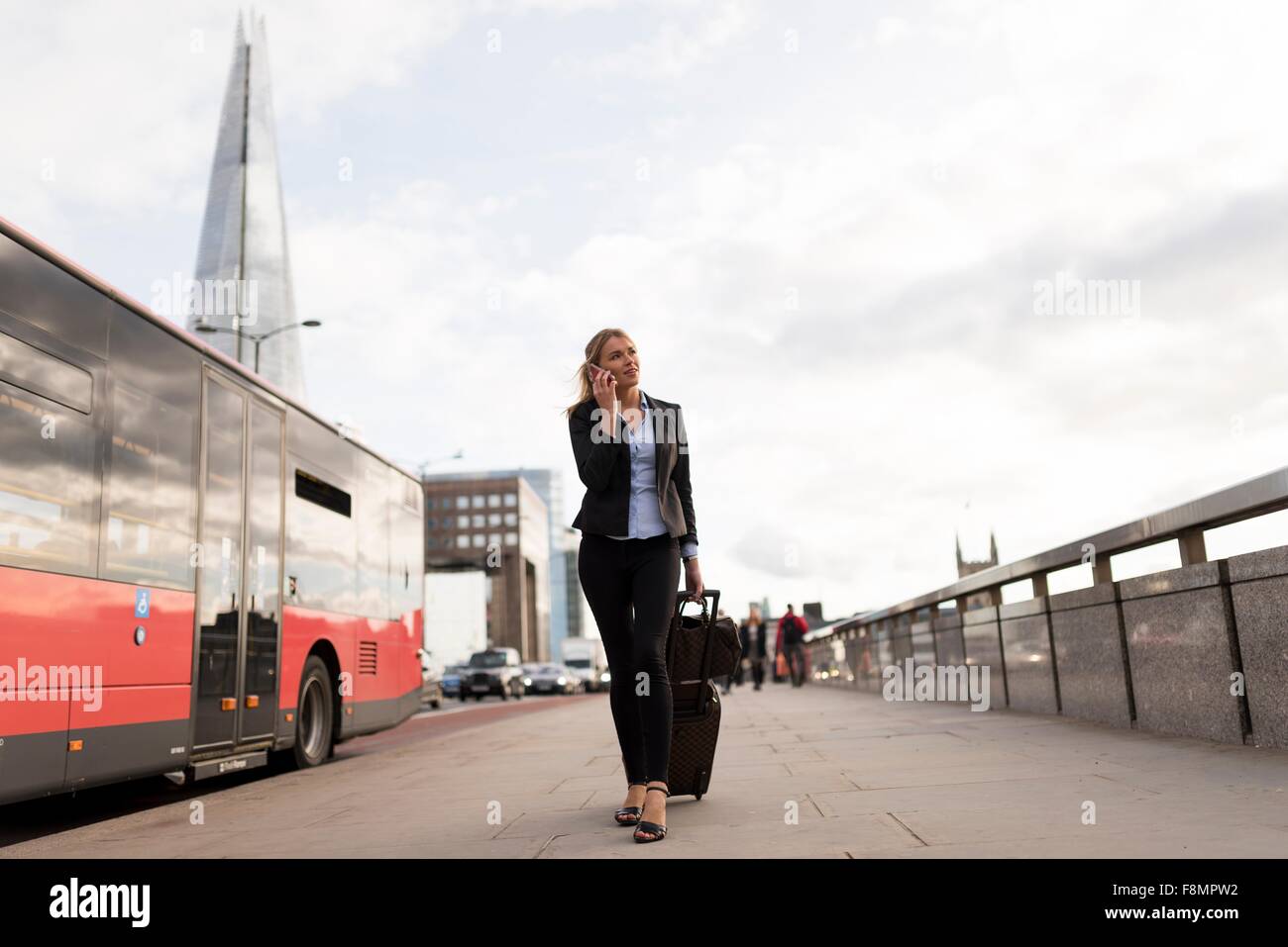 Businesswoman en voyage d'affaires, Londres, UK Banque D'Images