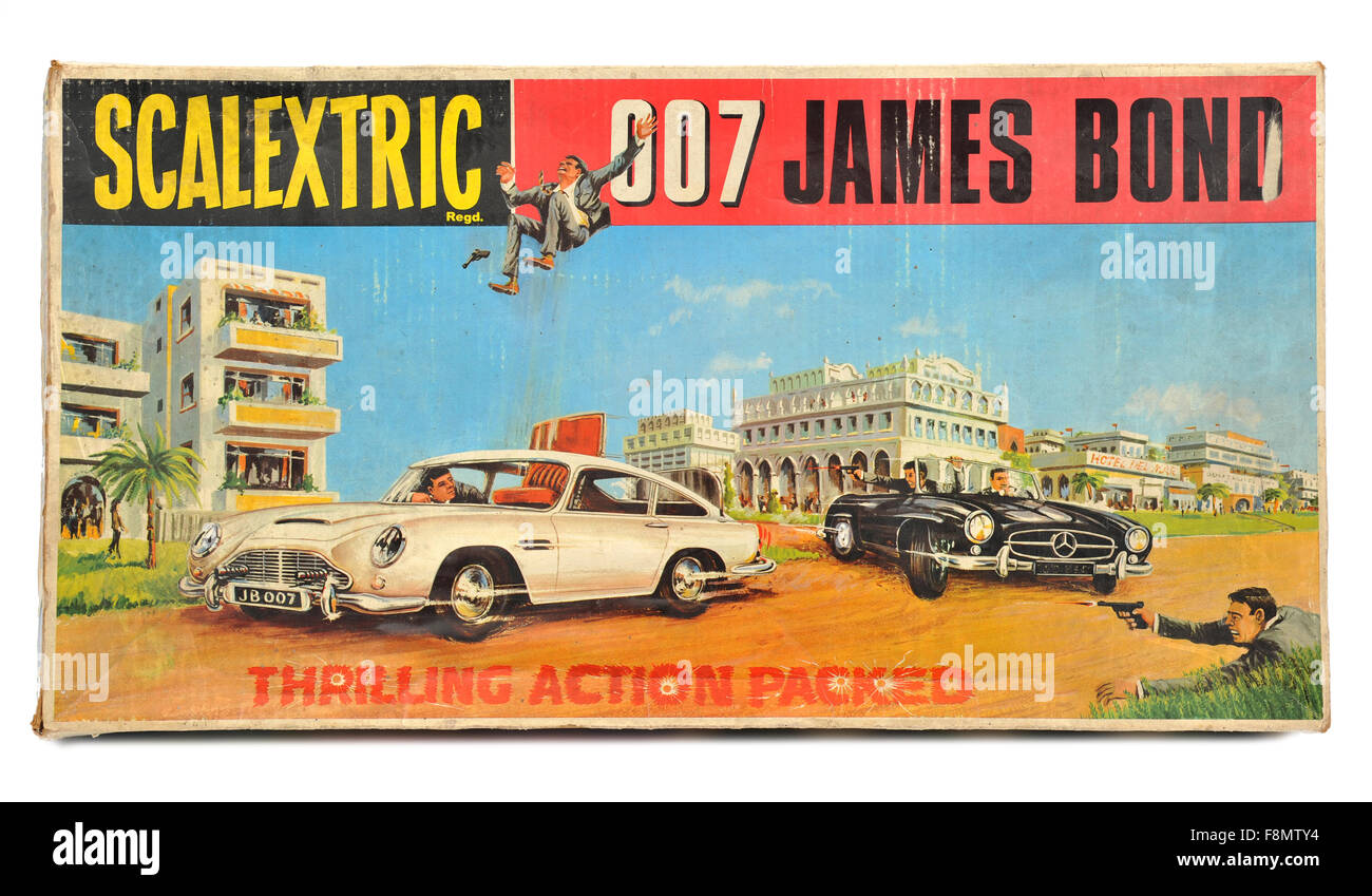 Children's Scalextric voiture James Bond jeu chase Banque D'Images