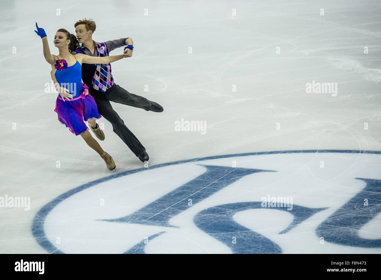 Barcelone, Espagne. 10 Décembre, 2015. ANASTASIA de la Russie/SKOPTCOVA KIRILL ALESHIN effectuer leur danse - programme court junior au cours de la 21e finale du Grand Prix of Figure Skating Final à Barcelone - Le ISU Grand Prix of Figure Skating Final, qui aura lieu conjointement avec la finale du Junior Grand Prix, est la consécration du Grand Prix circuit série et la deuxième plus importante manifestation de l'Union internationale de patinage (ISU) après les Championnats du monde. Credit : Matthias Rickenbach/ZUMA/Alamy Fil Live News Banque D'Images