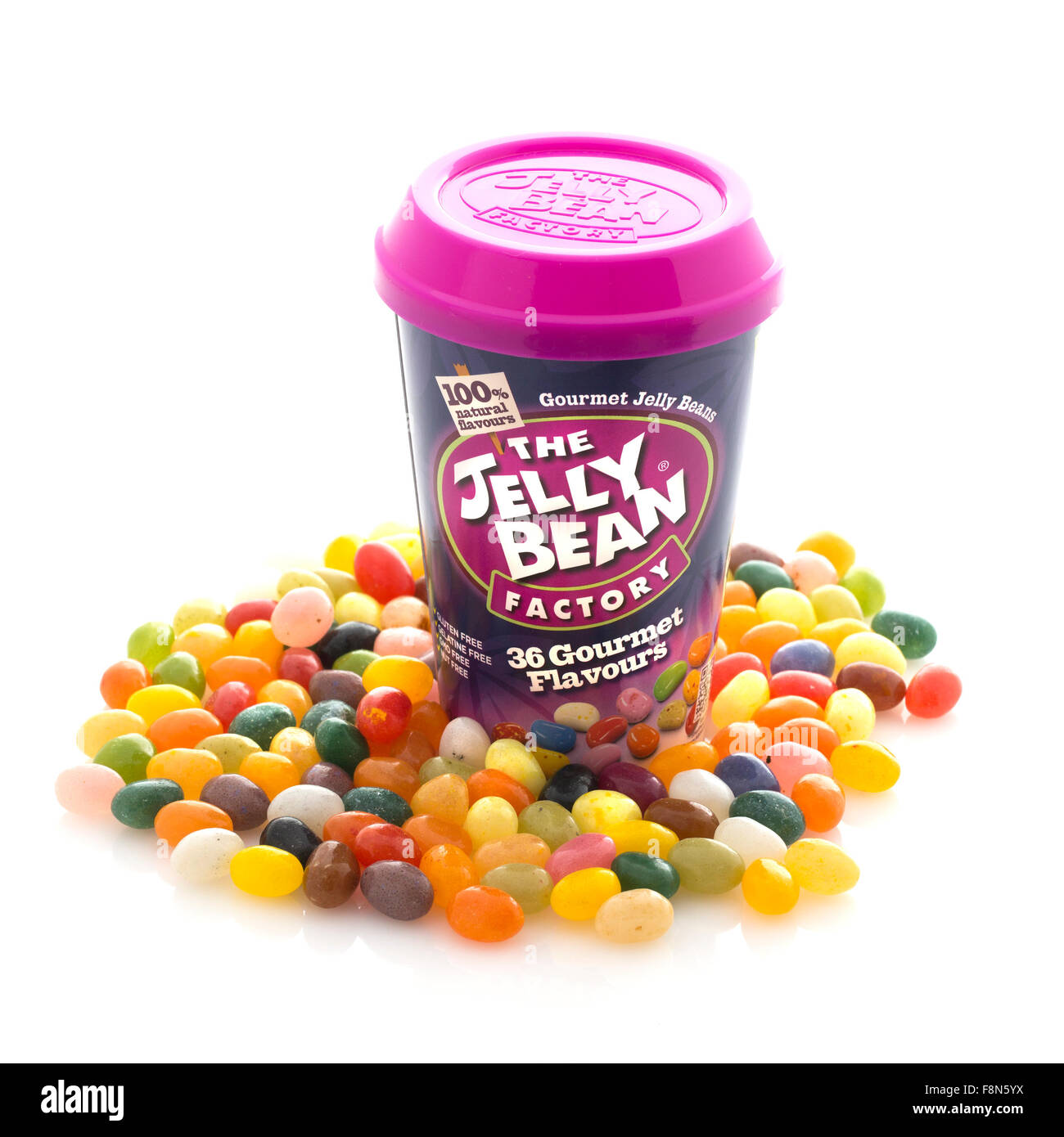 À remous de la Jelly Bean Factory Gourmet Jelly Beans sur fond blanc Banque D'Images