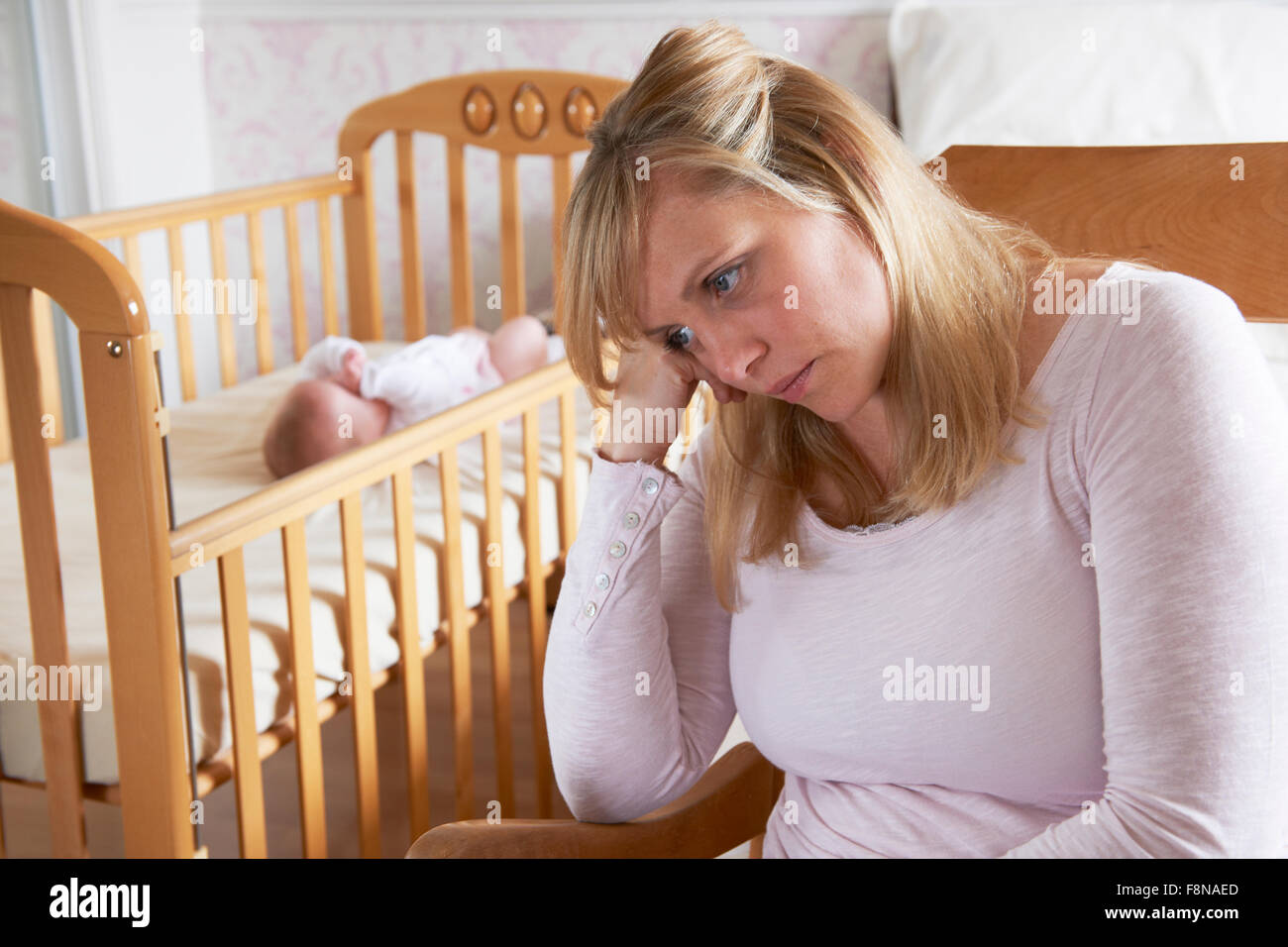 Mère frustrée souffrant de dépression post-natale Banque D'Images