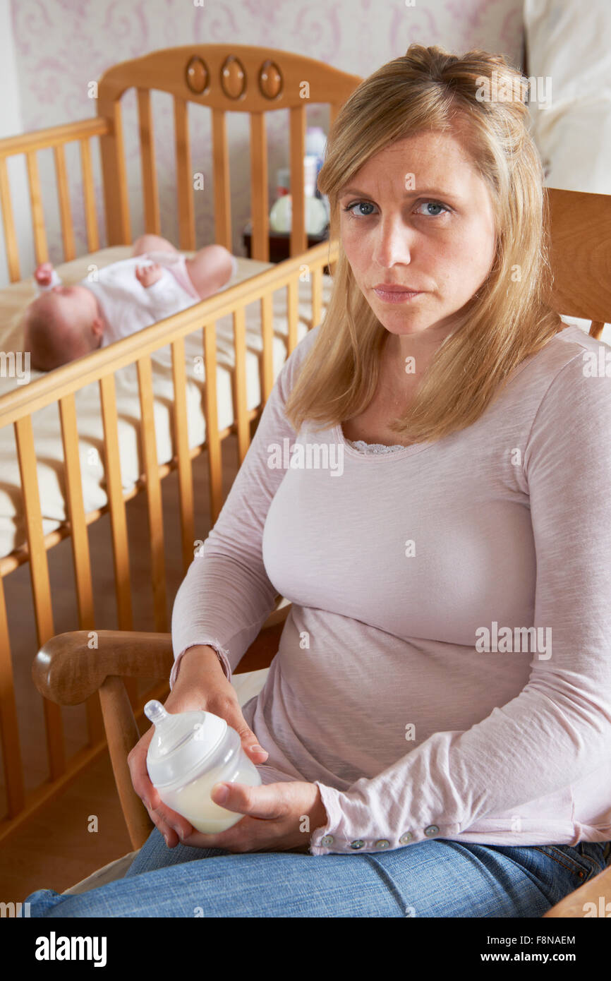 Mère frustrée souffrant de dépression post-natale Banque D'Images