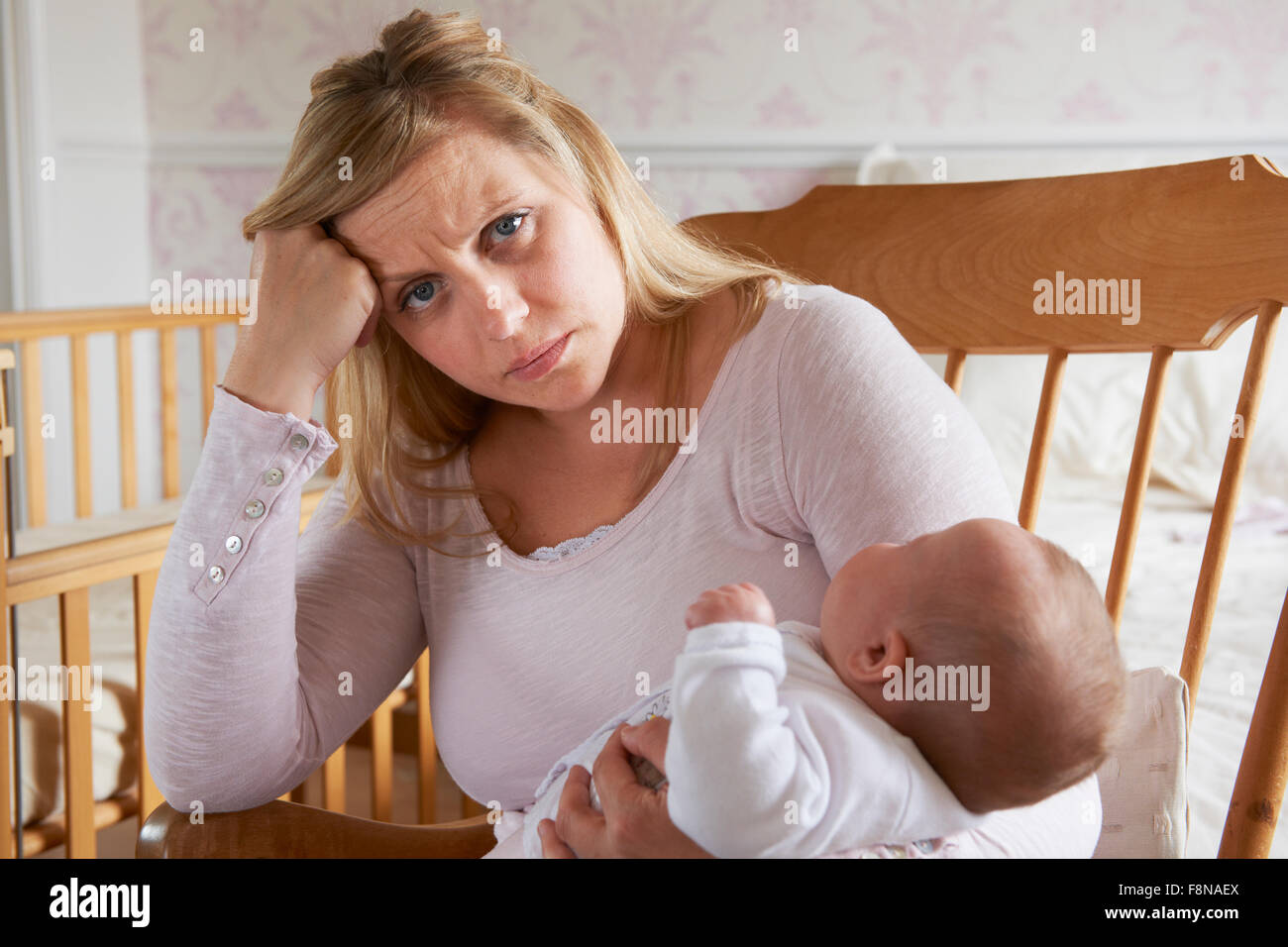 Mère frustrée souffrant de dépression post-natale Banque D'Images