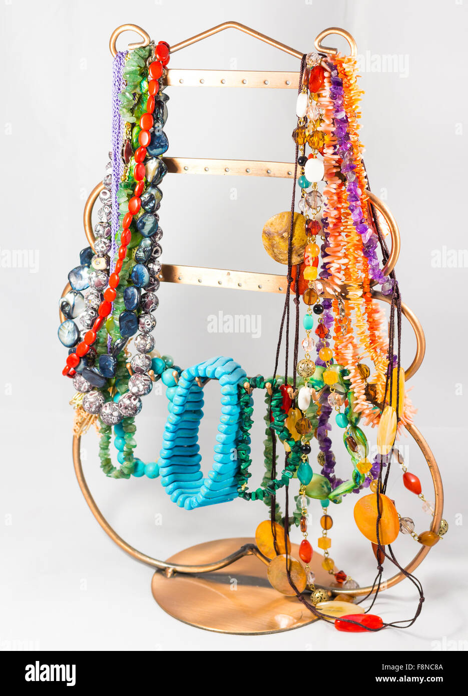 Stand de décoration avec des bijoux et bijouterie Banque D'Images