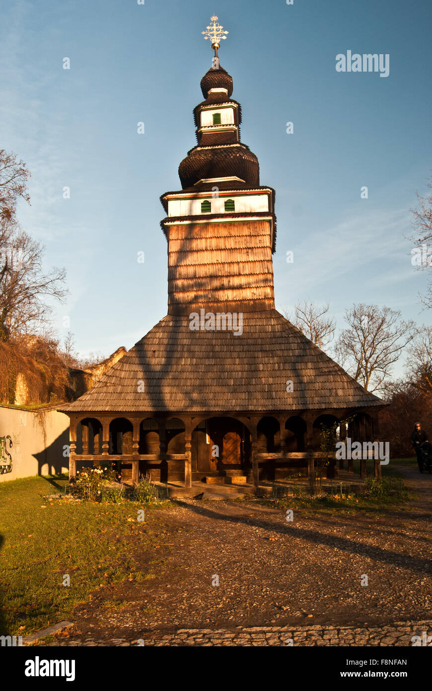 Église en bois orthodoxe de sv. Michala sur la colline de Petrin Prague avec ciel clair Banque D'Images
