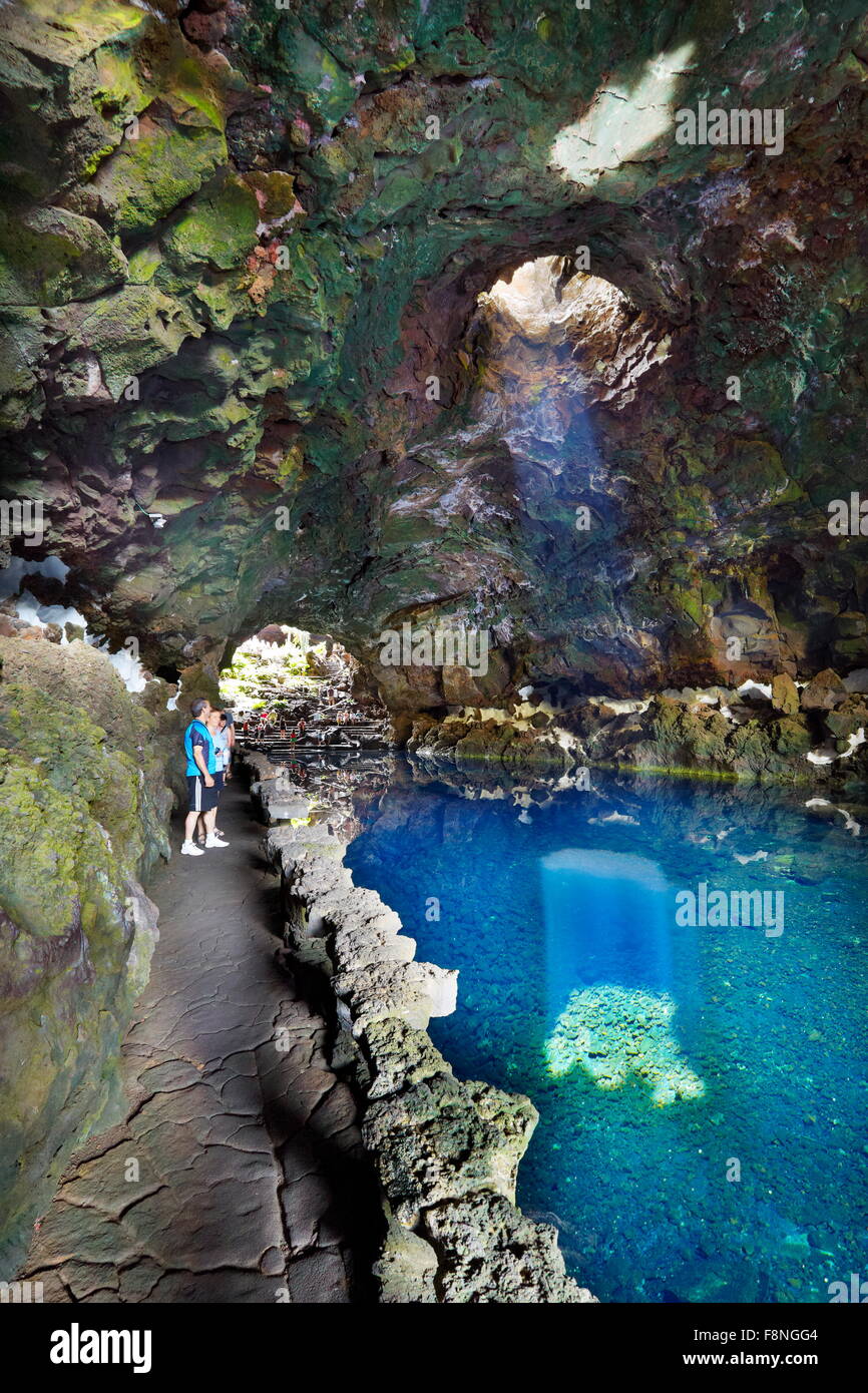 L'île de Lanzarote, Jameos del Aqua, lac en grotte volcanique, Îles Canaries, Espagne Banque D'Images
