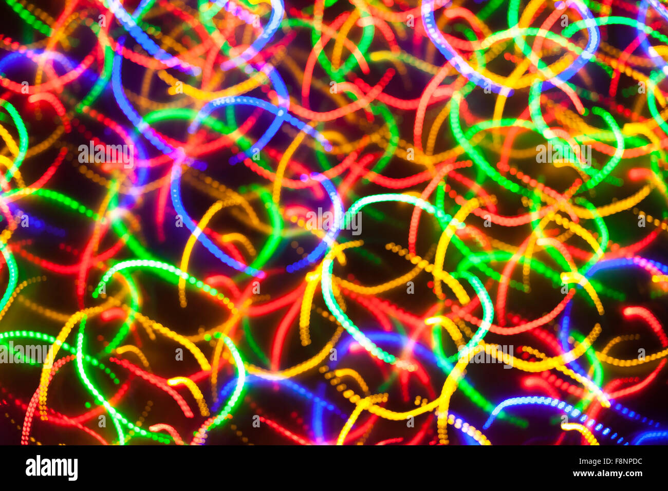 Les lumières de Noël de flou artistique. Bokeh Nouvel An. Résumé fond pour la conception de vacances Banque D'Images