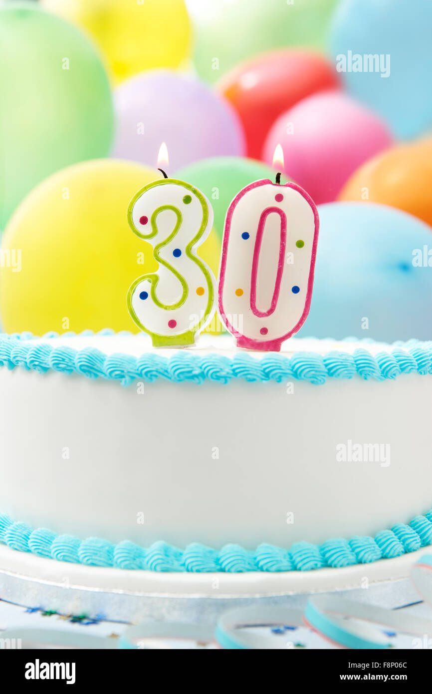 Gateau D Anniversaire 30 Ans Banque D Image Et Photos Alamy