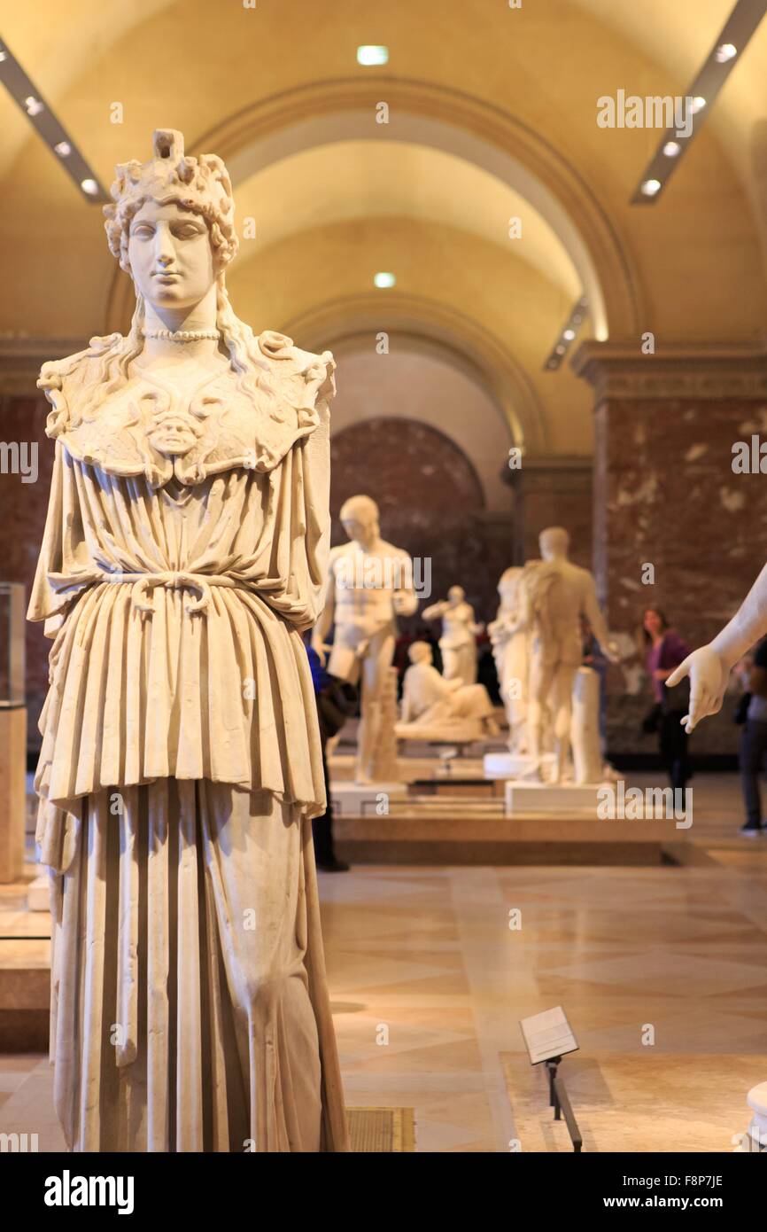 Des statues de la Grèce antique à l'affiche au Musée du Louvre à Paris, France. Banque D'Images