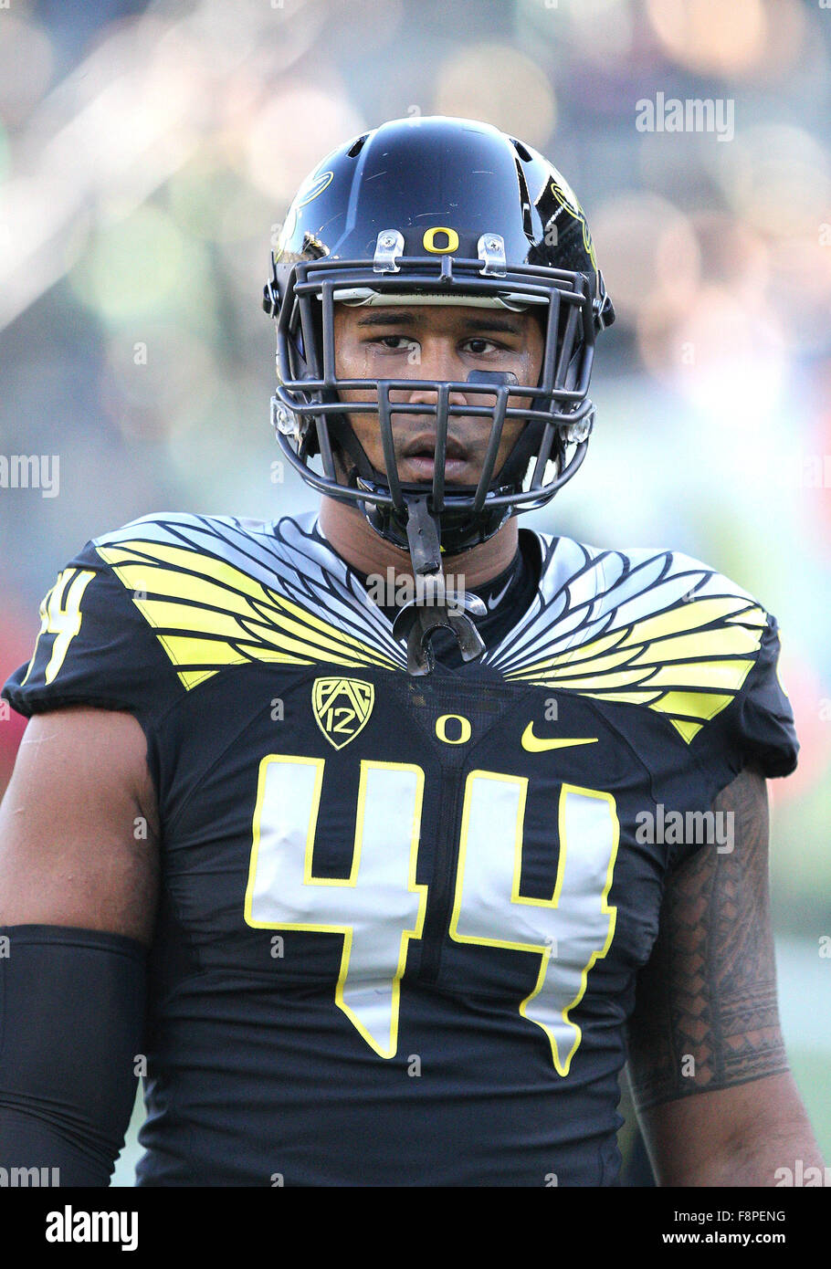 Autzen Stadium, Eugene, OR, USA. 21 Nov, 2015. Oregon Ducks joueur défensif DeForest Buckner (44) avant de la NCAA football match entre les canards et les USC Trojans à Autzen Stadium, Eugene, OR. Larry C. Lawson/CSM/Alamy Live News Banque D'Images
