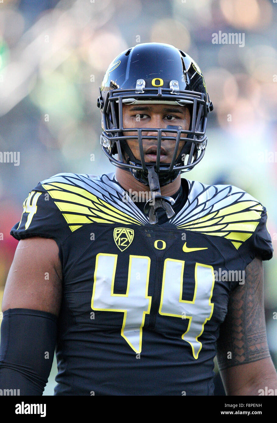 Autzen Stadium, Eugene, OR, USA. 21 Nov, 2015. Oregon Ducks joueur défensif DeForest Buckner (44) avant de la NCAA football match entre les canards et les USC Trojans à Autzen Stadium, Eugene, OR. Larry C. Lawson/CSM/Alamy Live News Banque D'Images