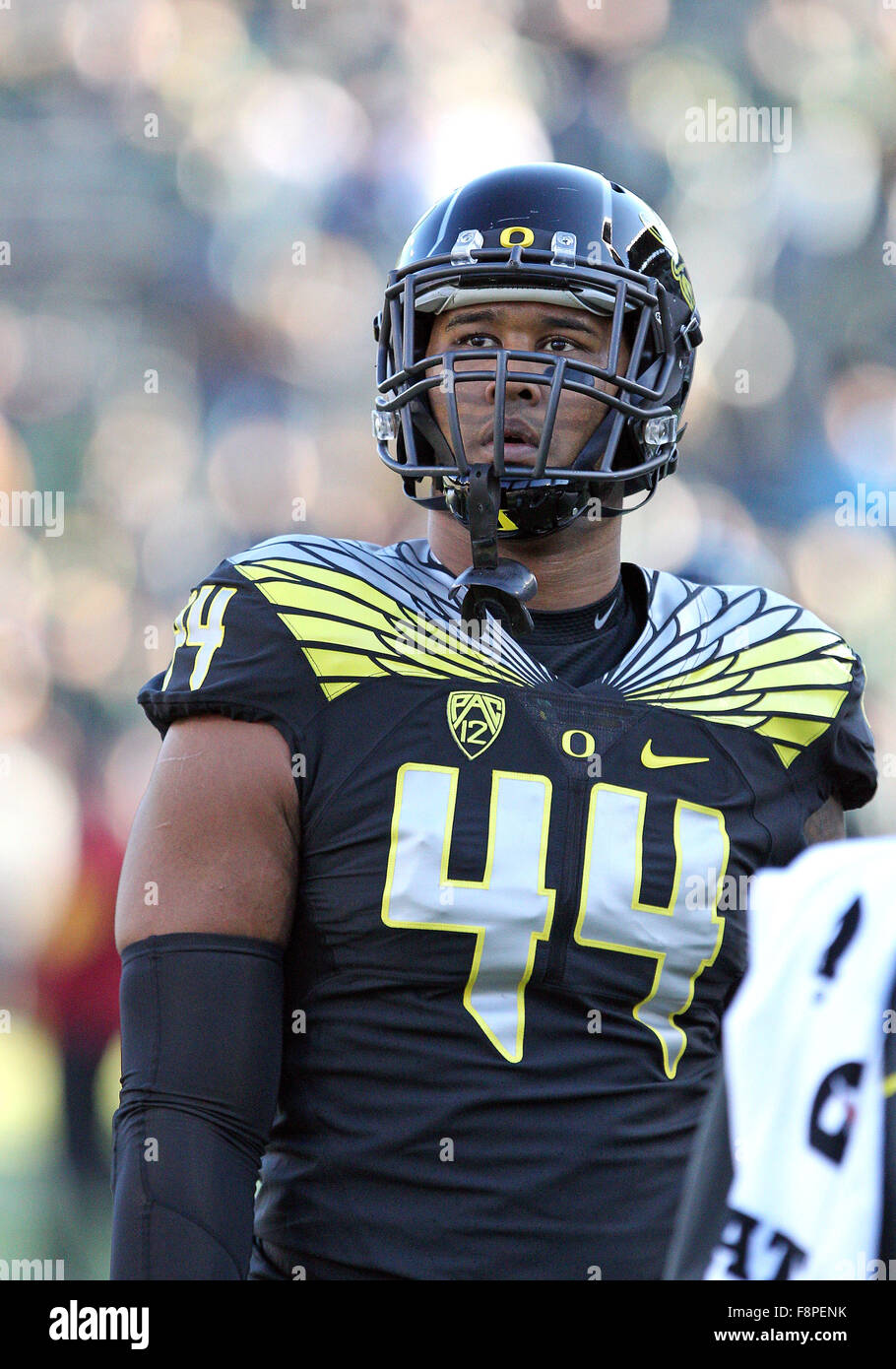 Autzen Stadium, Eugene, OR, USA. 21 Nov, 2015. Oregon Ducks joueur défensif DeForest Buckner (44) avant de la NCAA football match entre les canards et les USC Trojans à Autzen Stadium, Eugene, OR. Larry C. Lawson/CSM/Alamy Live News Banque D'Images