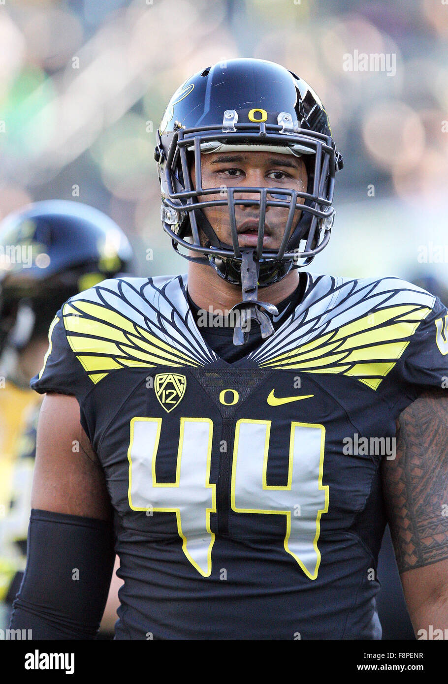 Autzen Stadium, Eugene, OR, USA. 21 Nov, 2015. Oregon Ducks joueur défensif DeForest Buckner (44) avant de la NCAA football match entre les canards et les USC Trojans à Autzen Stadium, Eugene, OR. Larry C. Lawson/CSM/Alamy Live News Banque D'Images
