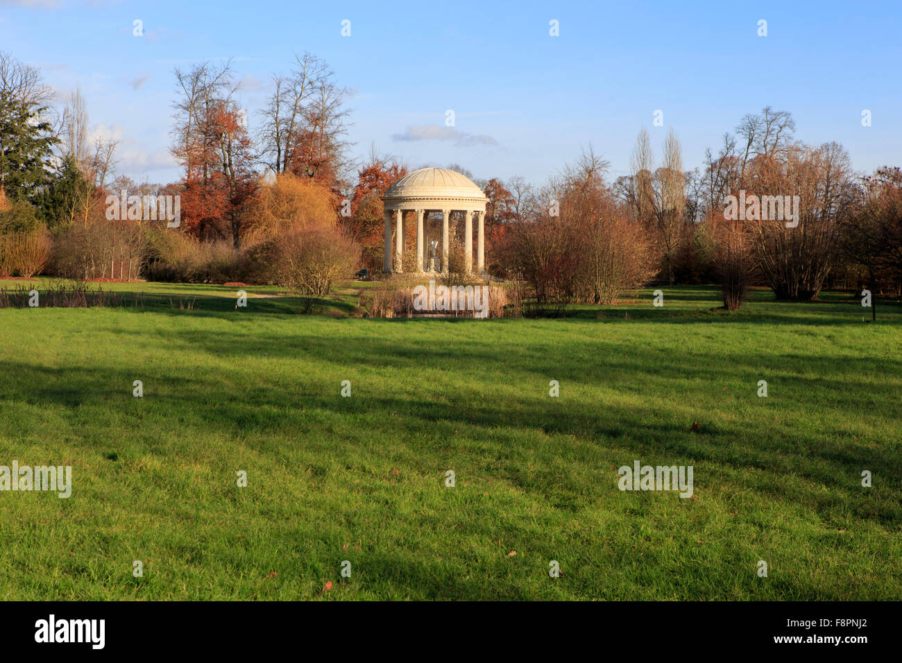 Le Temple De L Amour Dans Le Jardin Anglais Du Petit Trianon Au Chateau De Versailles Paris France Photo Stock Alamy
