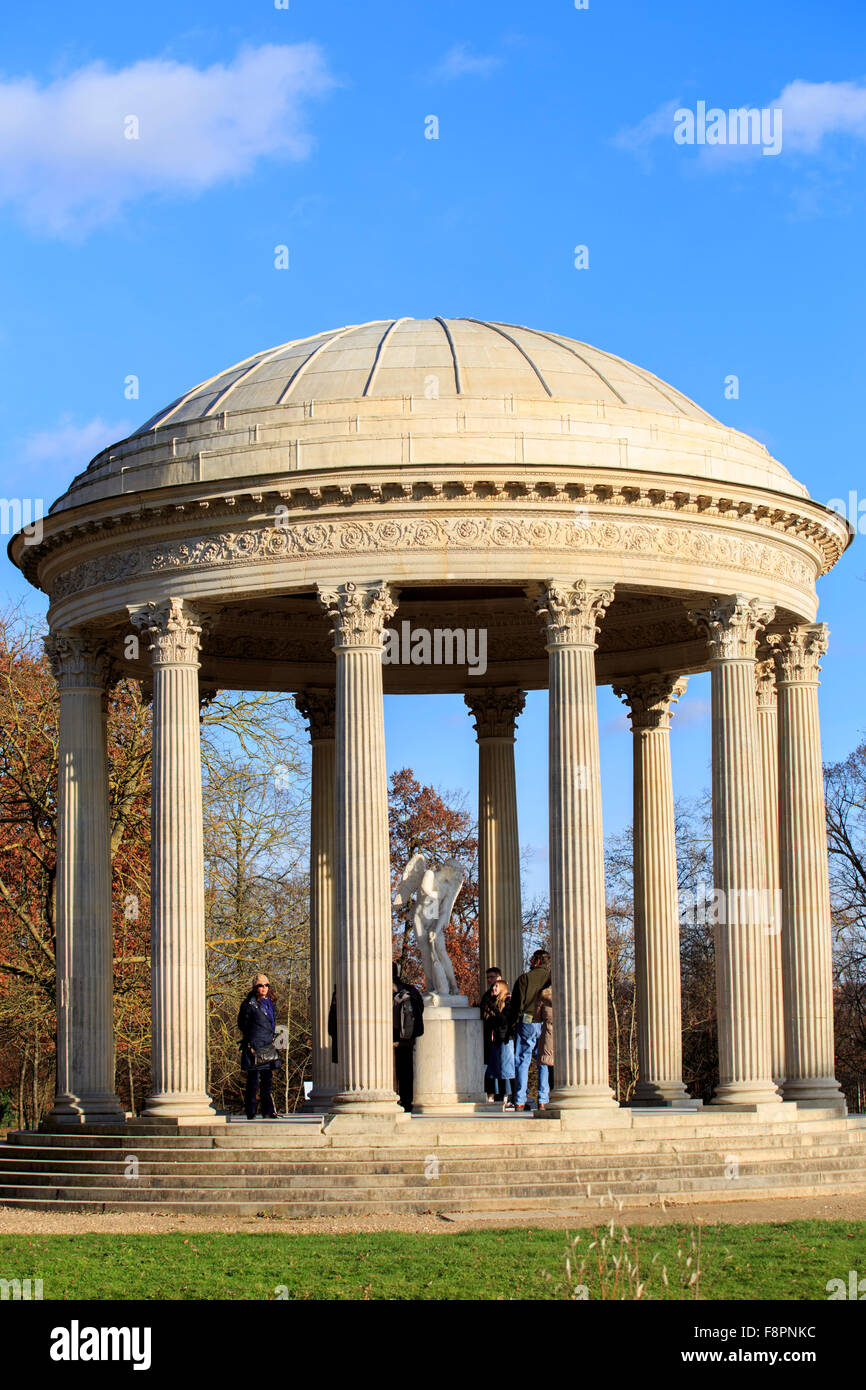 Le Temple De L Amour Dans Le Jardin Anglais Du Petit Trianon Au Chateau De Versailles Paris France Photo Stock Alamy