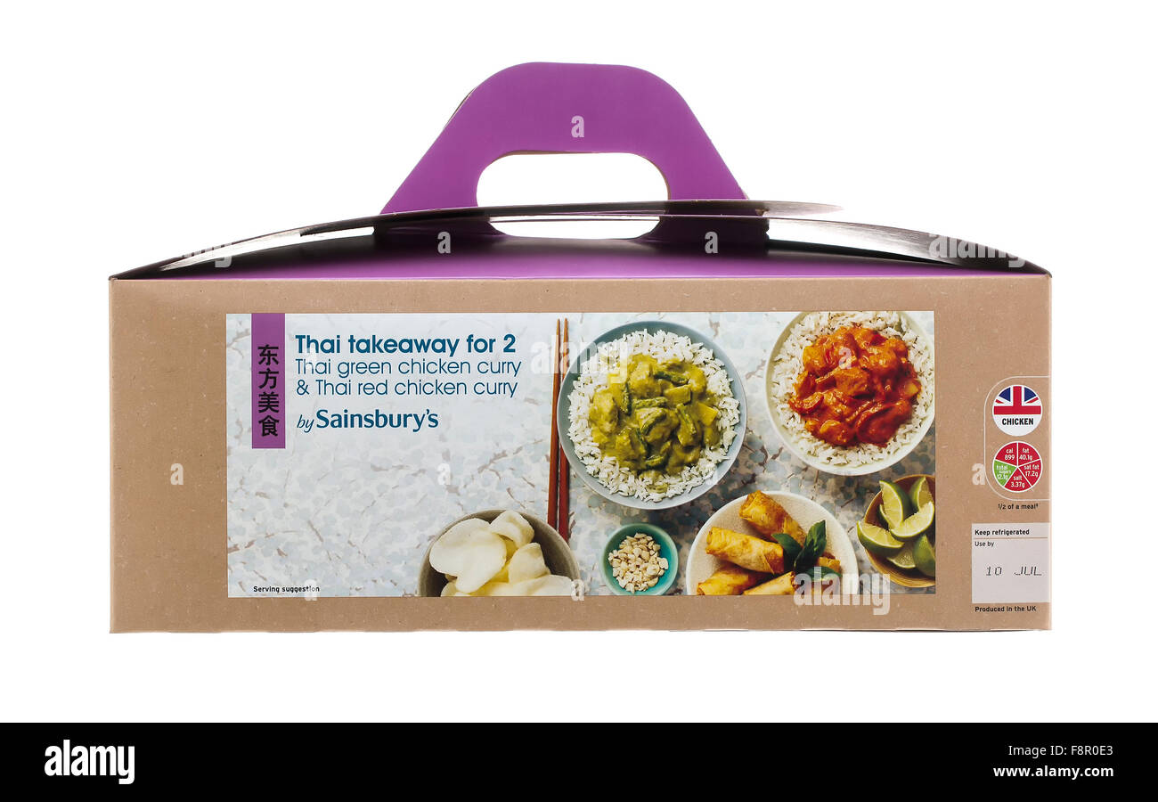 Sainsbury emporter Thaï Curry avec du riz sur un fond blanc Banque D'Images