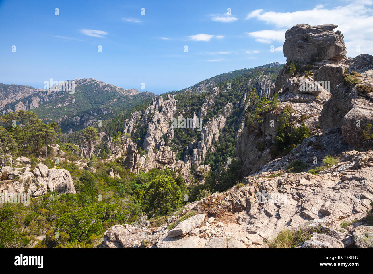 Montagne sauvage, rugueux des roches. La partie sud de la Corse, France Banque D'Images