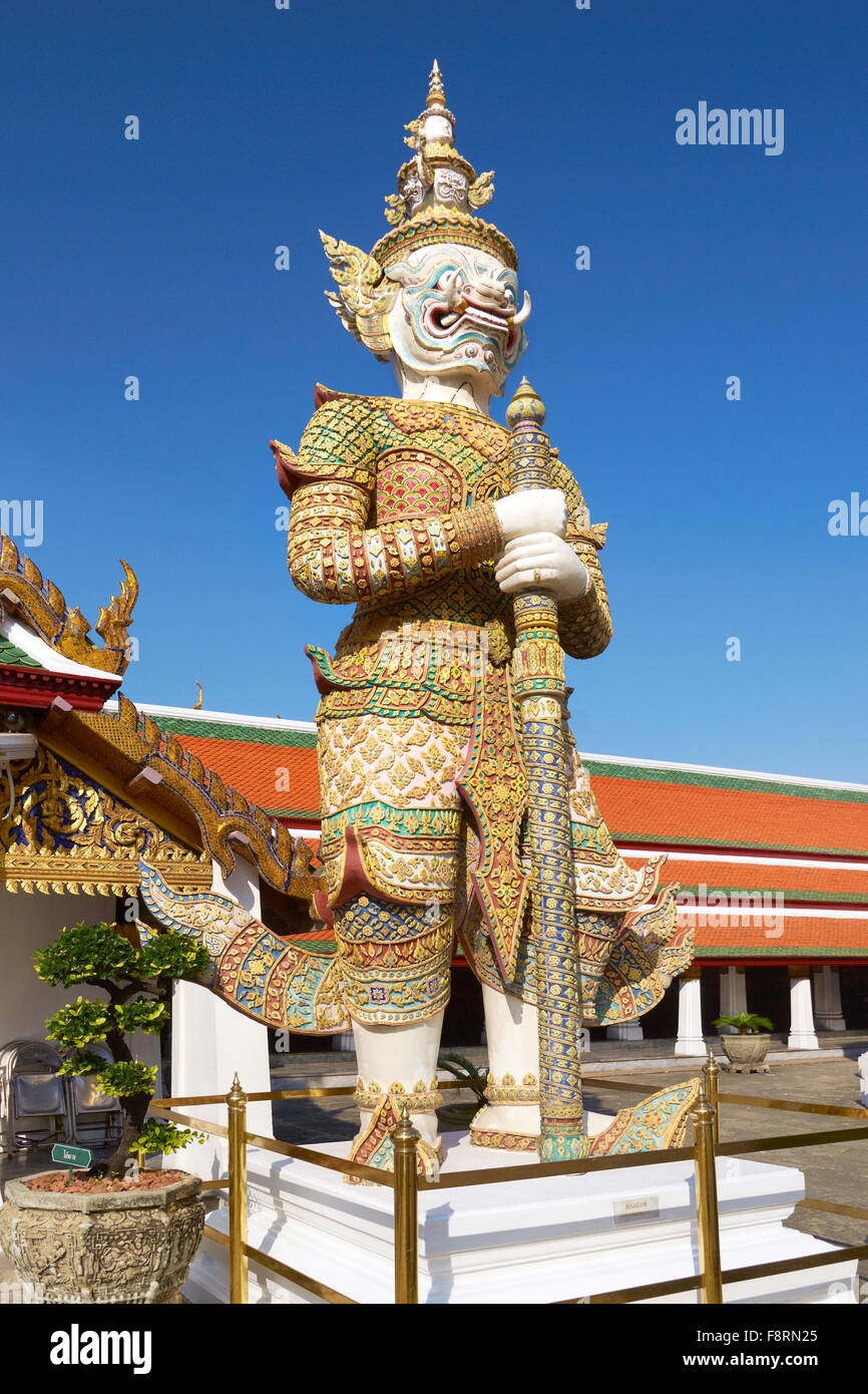 Thaïlande - Bangkok, Le Grand Palais Royal, le Temple du Bouddha d'Esmerald, démon géant gardant Wat Phra Kaeo Banque D'Images