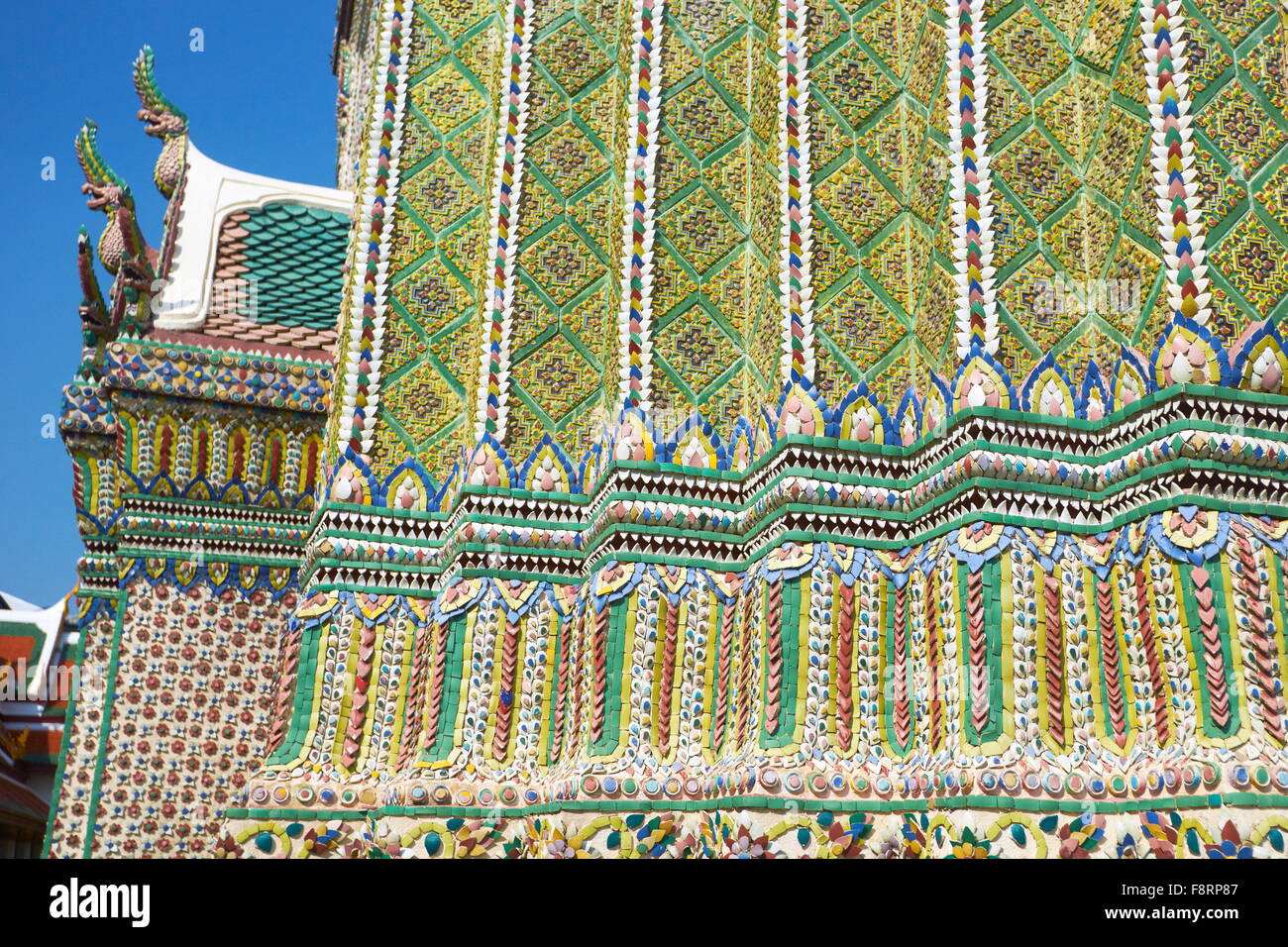 Thaïlande - Bangkok, Le Grand Palais Royal, le Wat Phra Kaeo, détails décoratifs Banque D'Images