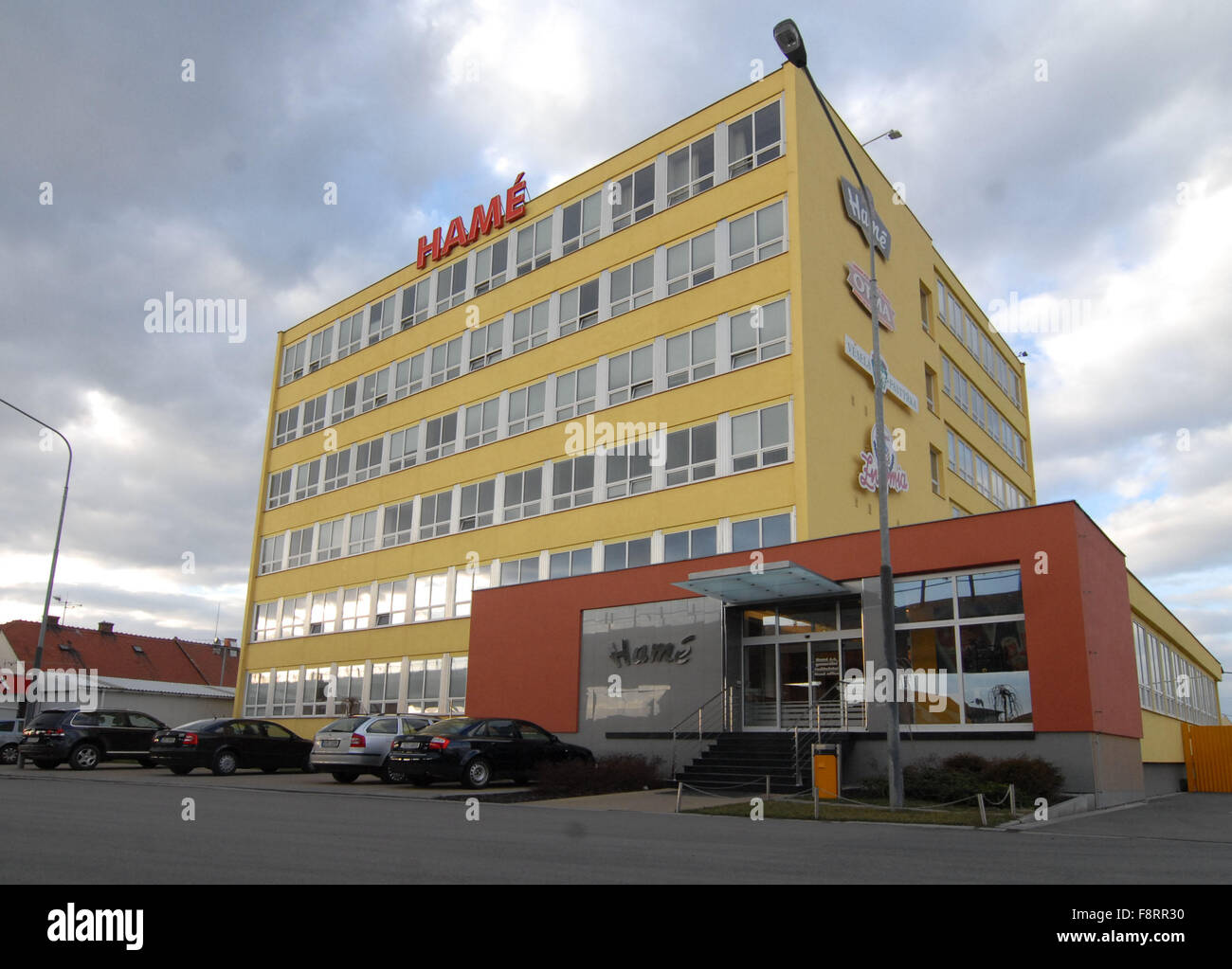 Kunovice, République tchèque. Feb 27, 2008. ***PHOTO*** firme norvégienne Orkla a signé un contrat d'achat pour l'alimentation bouilloire Hame pour EUR175m (Kc4.7bn) et l'opération sera évaluée par le bureau antitrust DU SSUO, Orkla détient déjà la bouilloire Vitana, porte-parole Vitana Milan Linka et Petr Kopacek de Hame CTK a dit le 11 décembre 2015. Le vendeur est capital holding Decapterus S.a.r.l. basé aux Pays-Bas. Le prix d'achat sera payé à partir de prêts existants. Hame company, représenté à Kunovice, République tchèque, le 27 février 2008. © Zdenek Nemec/CTK Photo/Alamy Live News Banque D'Images