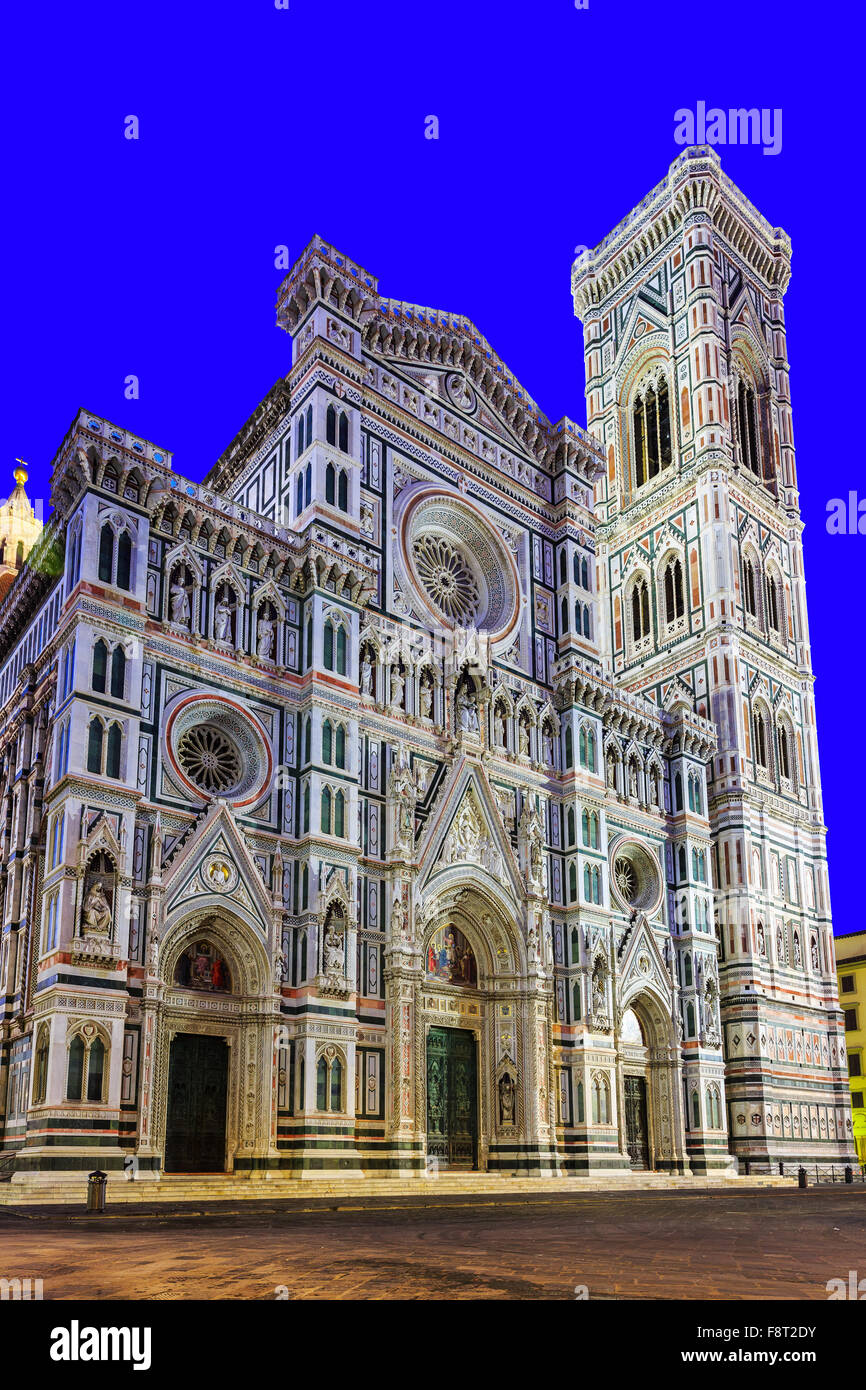 Florence, Italie. Cathédrale de Santa Maria del Fiore (Duomo), au crépuscule. Banque D'Images